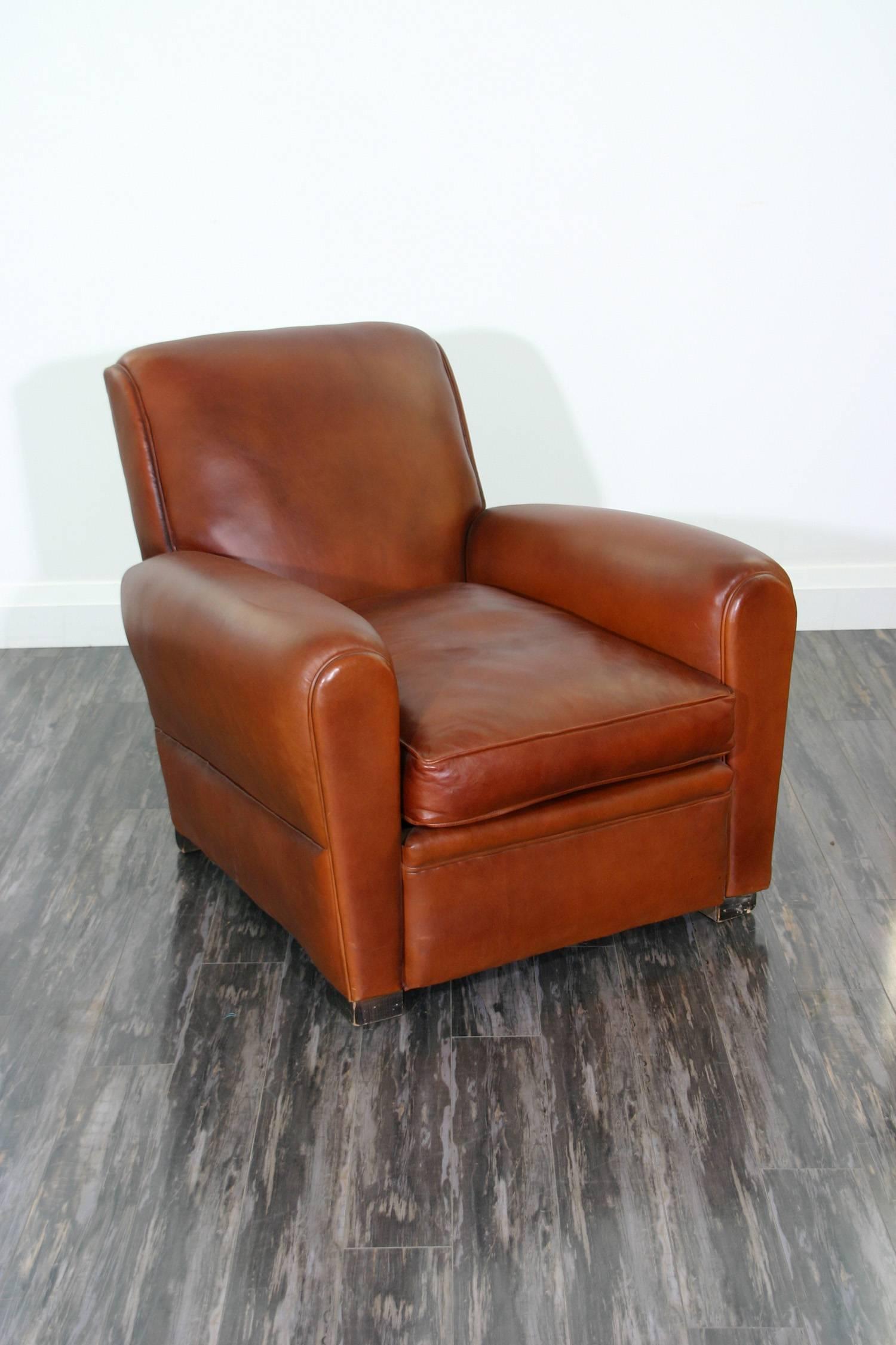Pair of Leather Club Chairs In Excellent Condition For Sale In Mississauga, ON