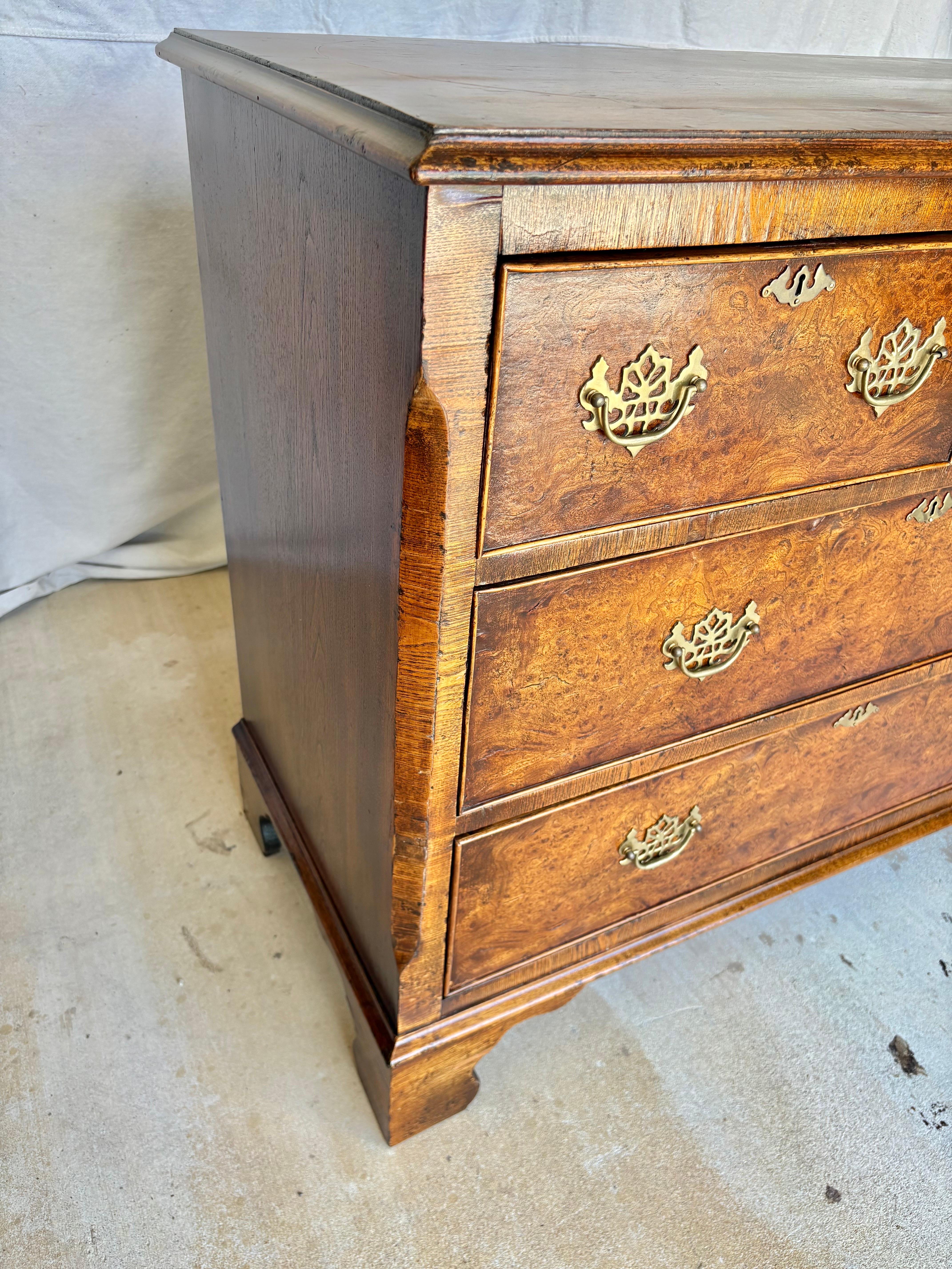 Late 19th Century English George II Style Burl Walnut Chest of Drawers For Sale 5