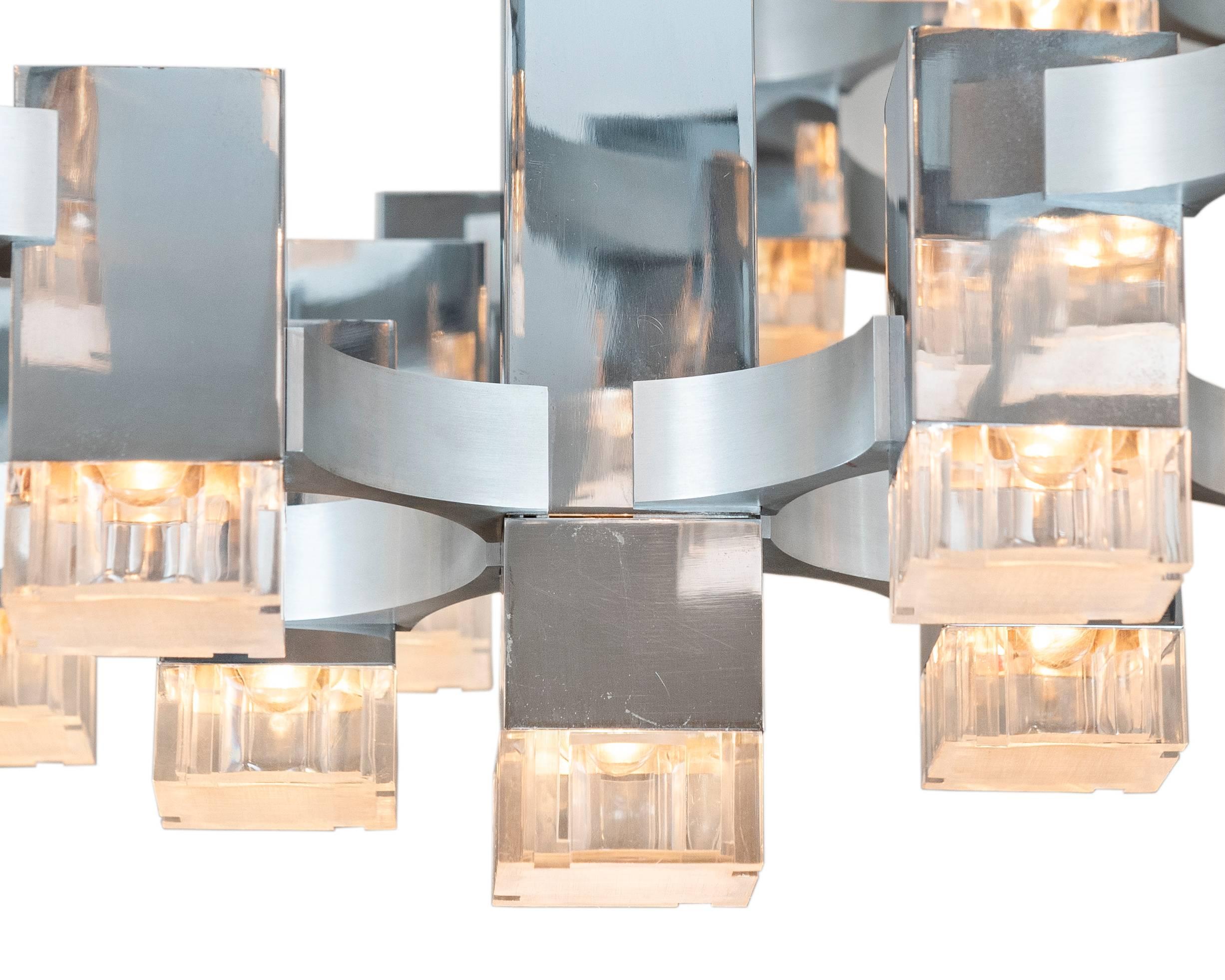 There are very few large iconic cubic Sciolari pendant lights available in the world. This impressive 57 