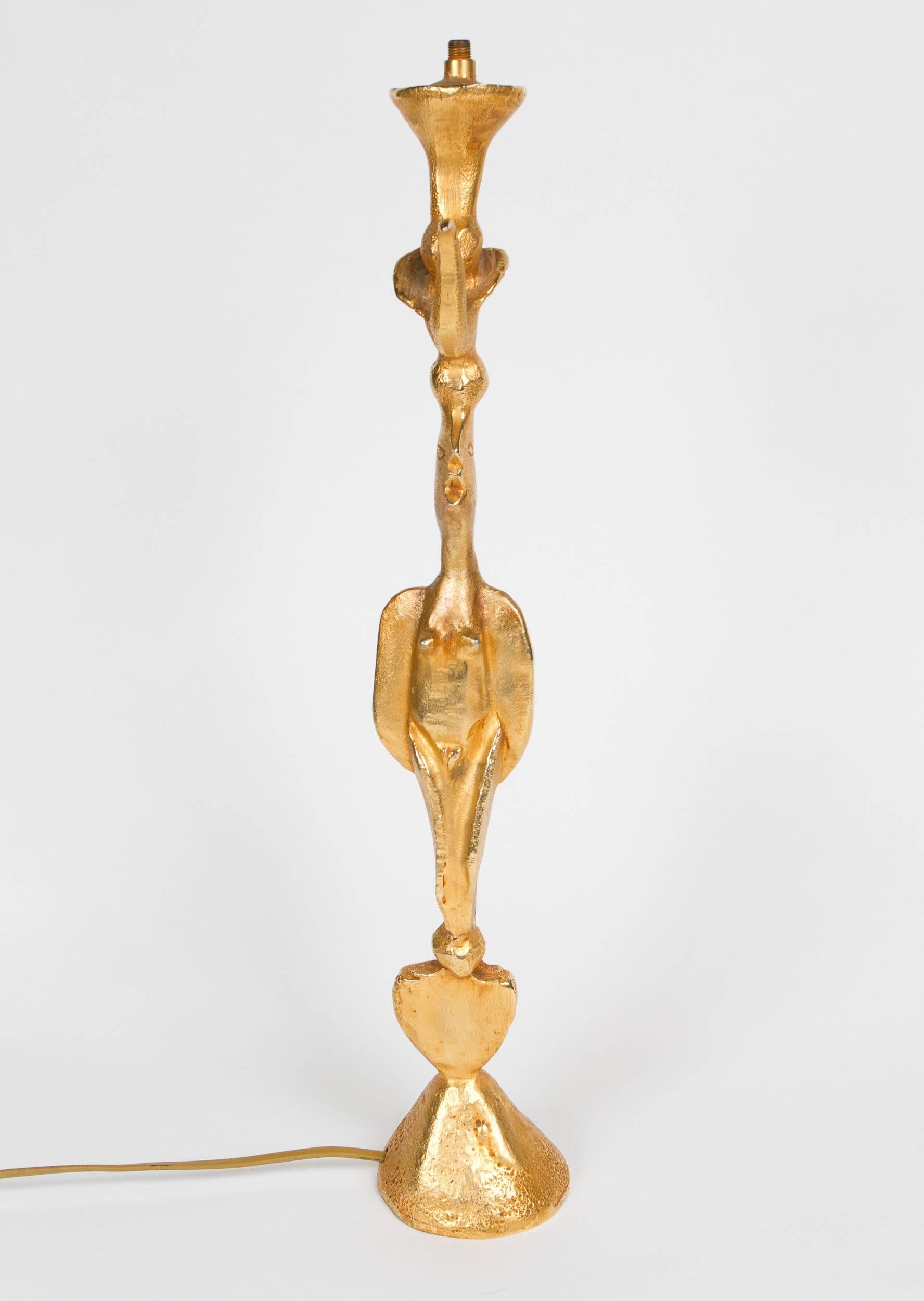Skurrile Lampe aus vergoldetem Blei mit Taubenmotiv von Pierre Casenove (Ende des 20. Jahrhunderts) im Angebot