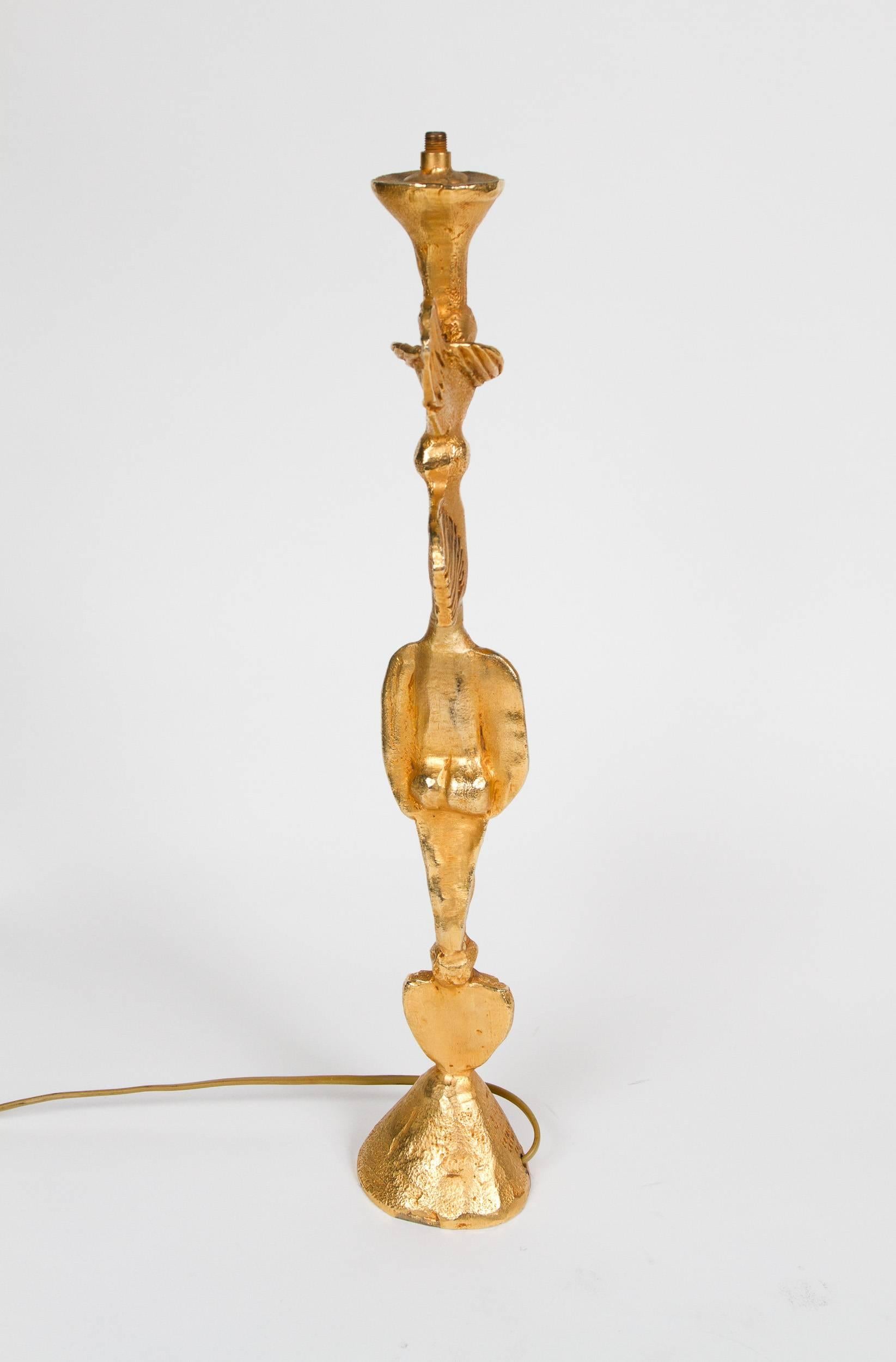 Skurrile Lampe aus vergoldetem Blei mit Taubenmotiv von Pierre Casenove im Angebot 1