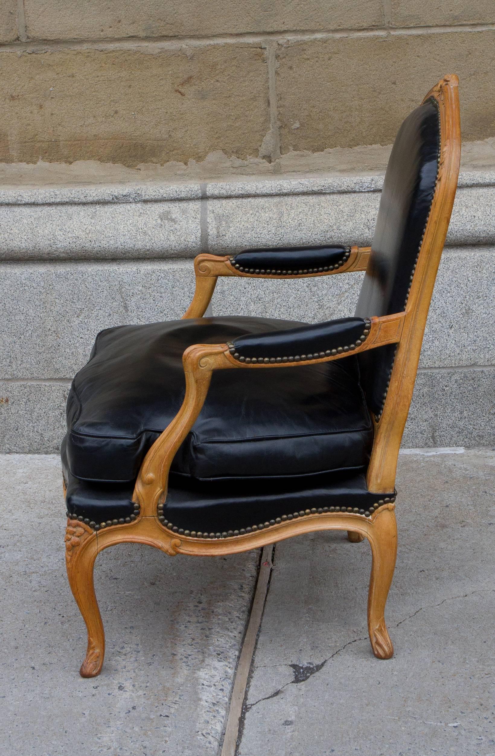 Pair of Beechwood Louis XV Armchairs In Excellent Condition In Montreal, QC