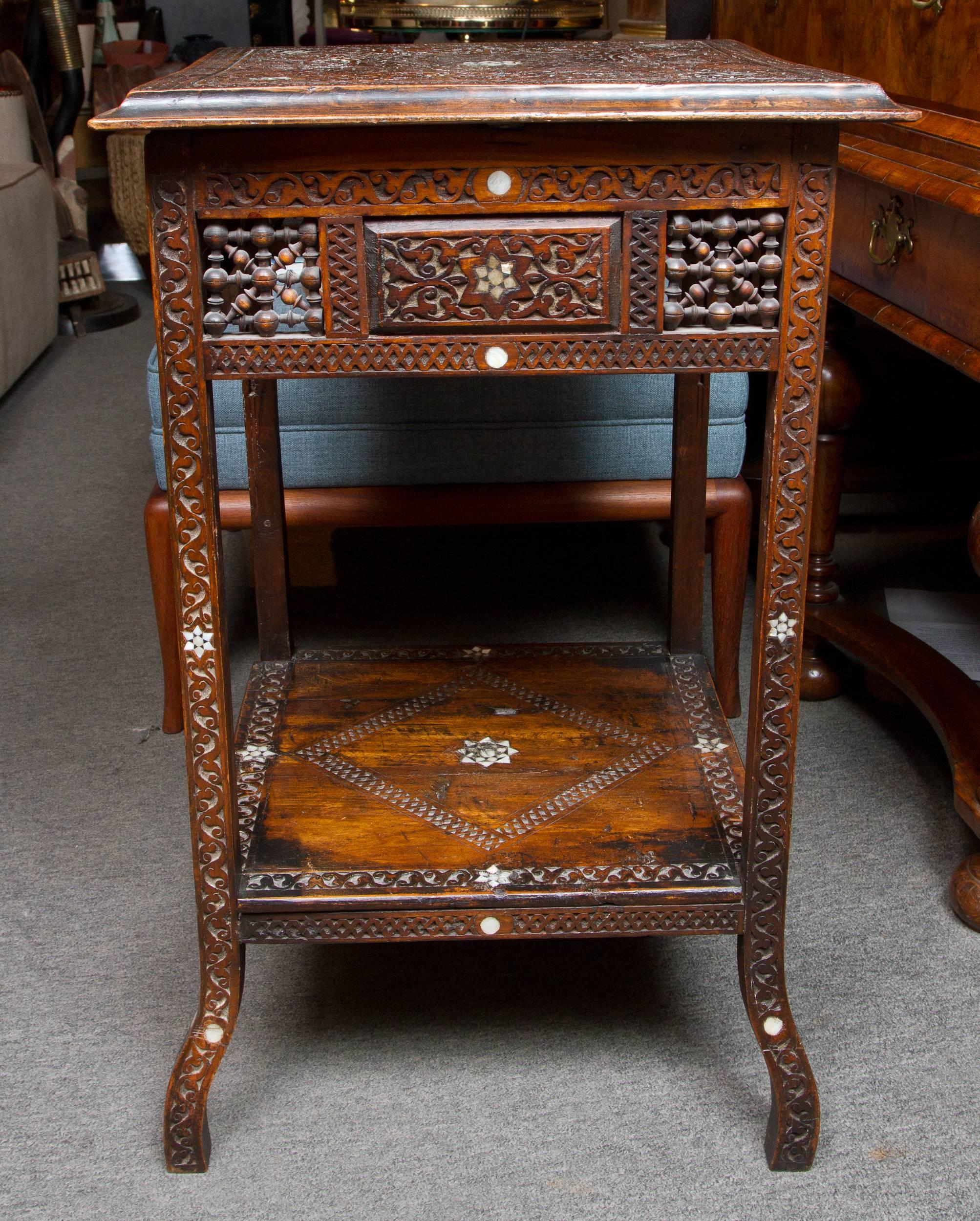 Syrian Hand-Carved Walnut Side Table In Excellent Condition In Montreal, QC