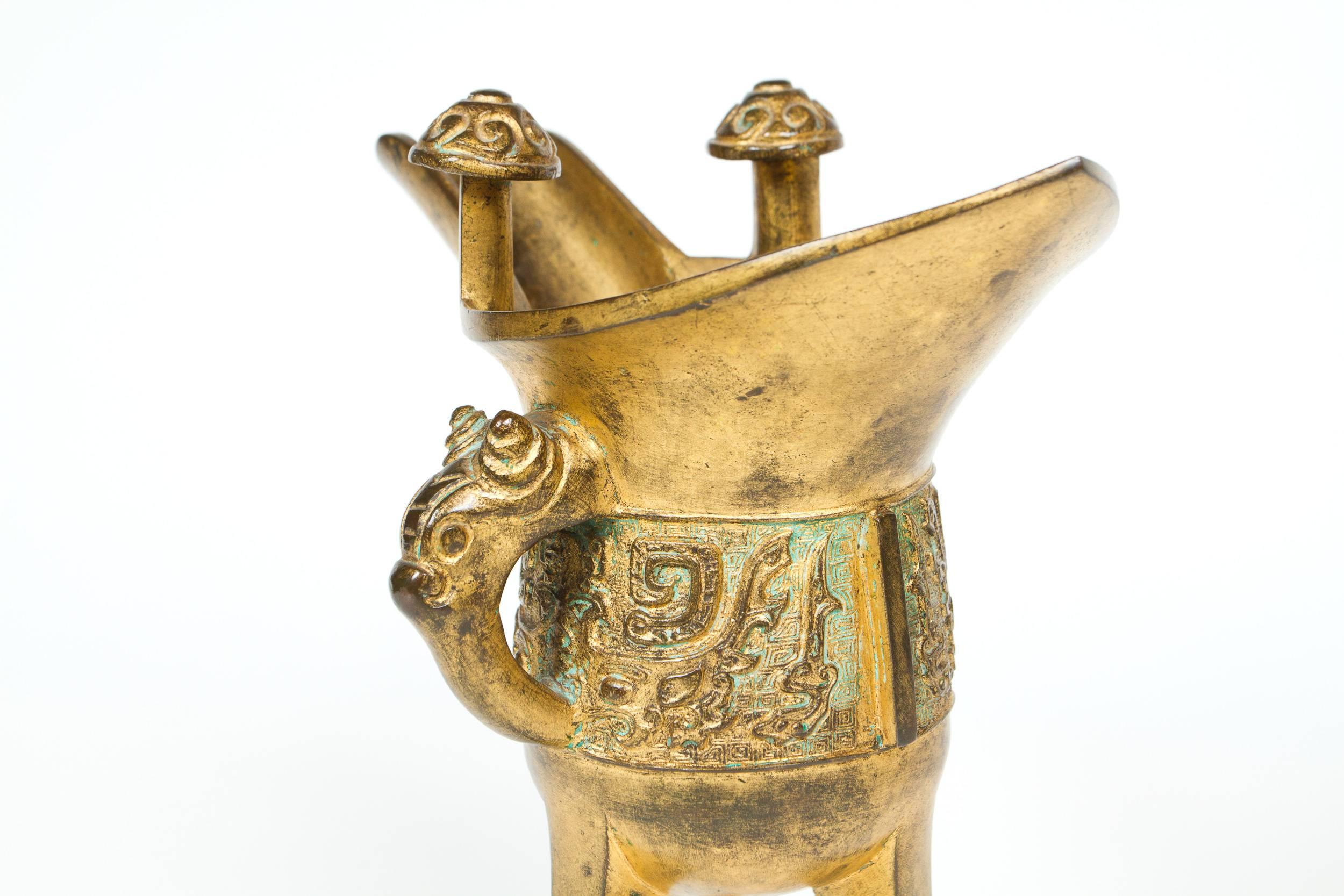 Vaso per bere cinese in bronzo dorato in stile 