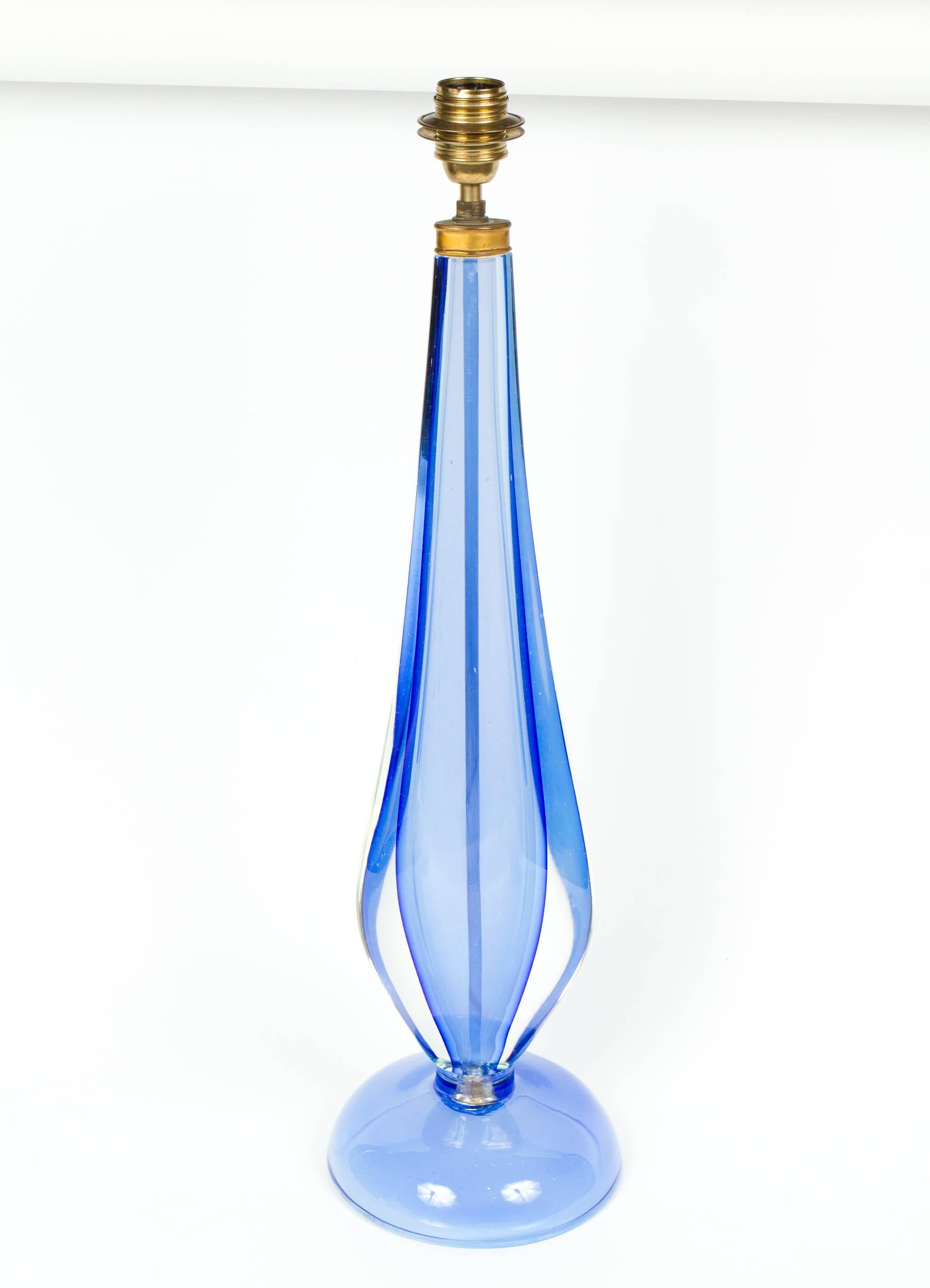 Elegant vintage elongated Italian Murano blue Sommerso blown glass table lamp.