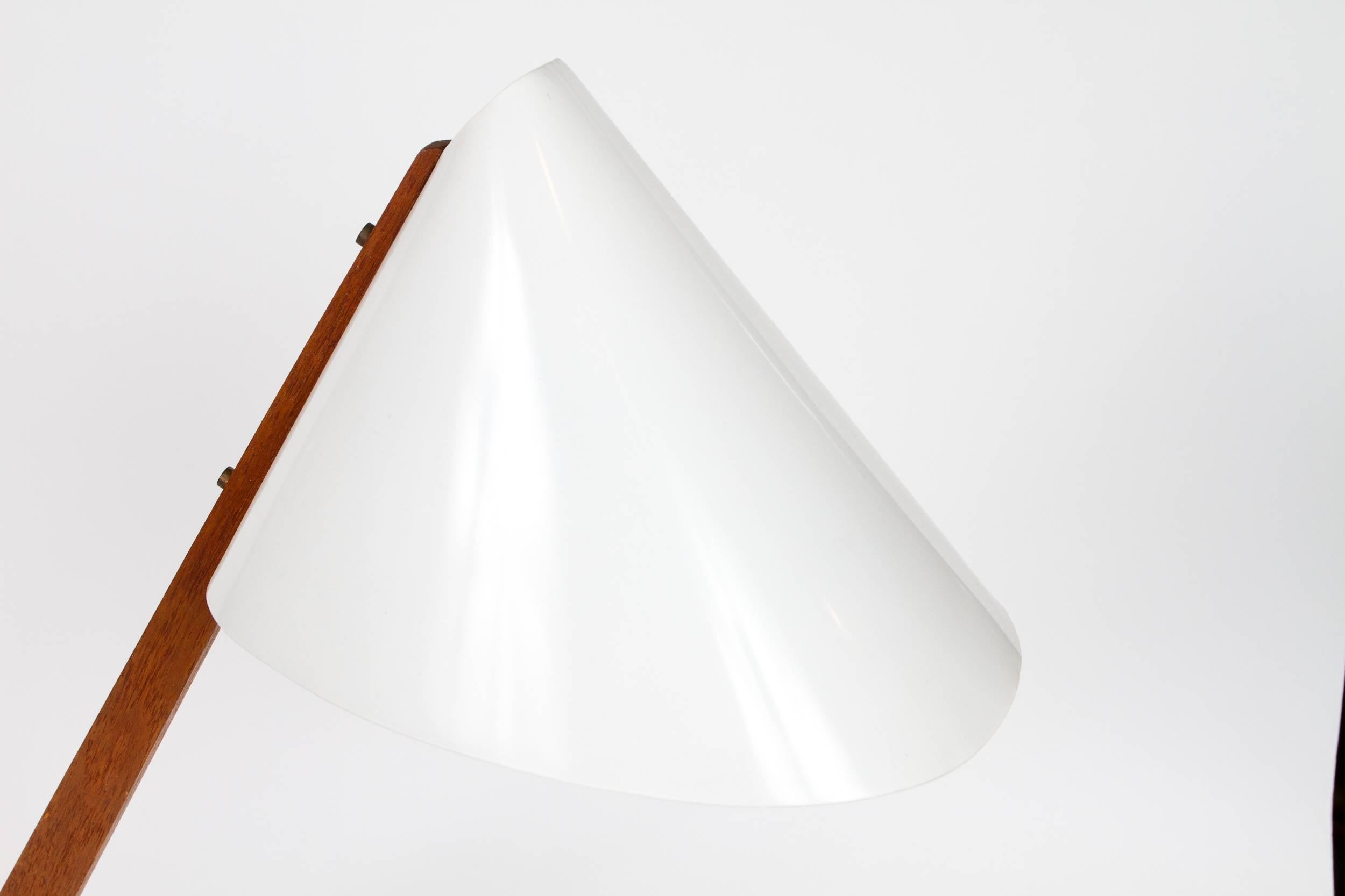 Elegant and Minimalist, Model G 54 desk lamp by Hans-Agne Jakobsson with teak arm and metal foot and shade.