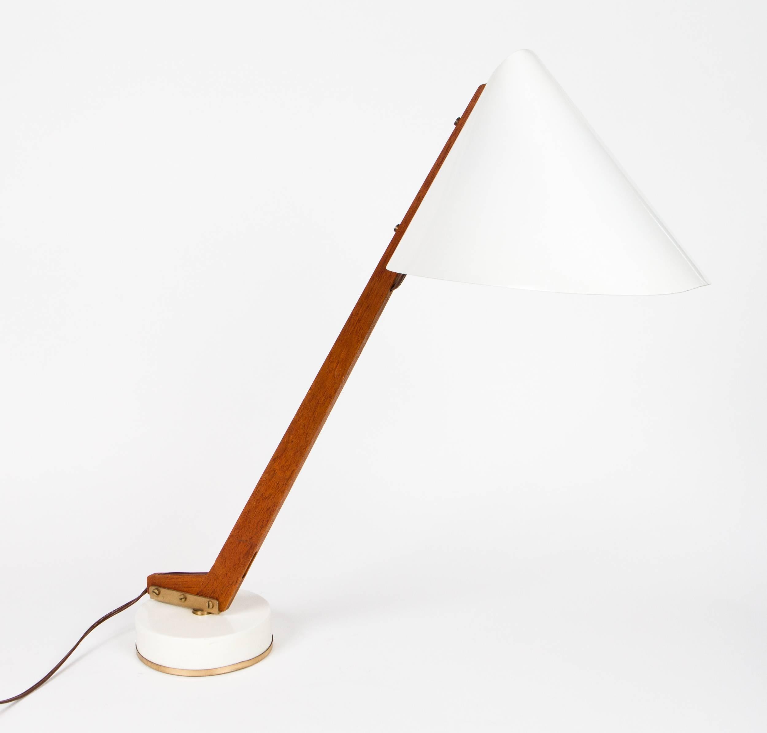 Swiveling Desk Lamp by Hans-Agne Jakobsson for Markaryd In Good Condition For Sale In Montreal, QC