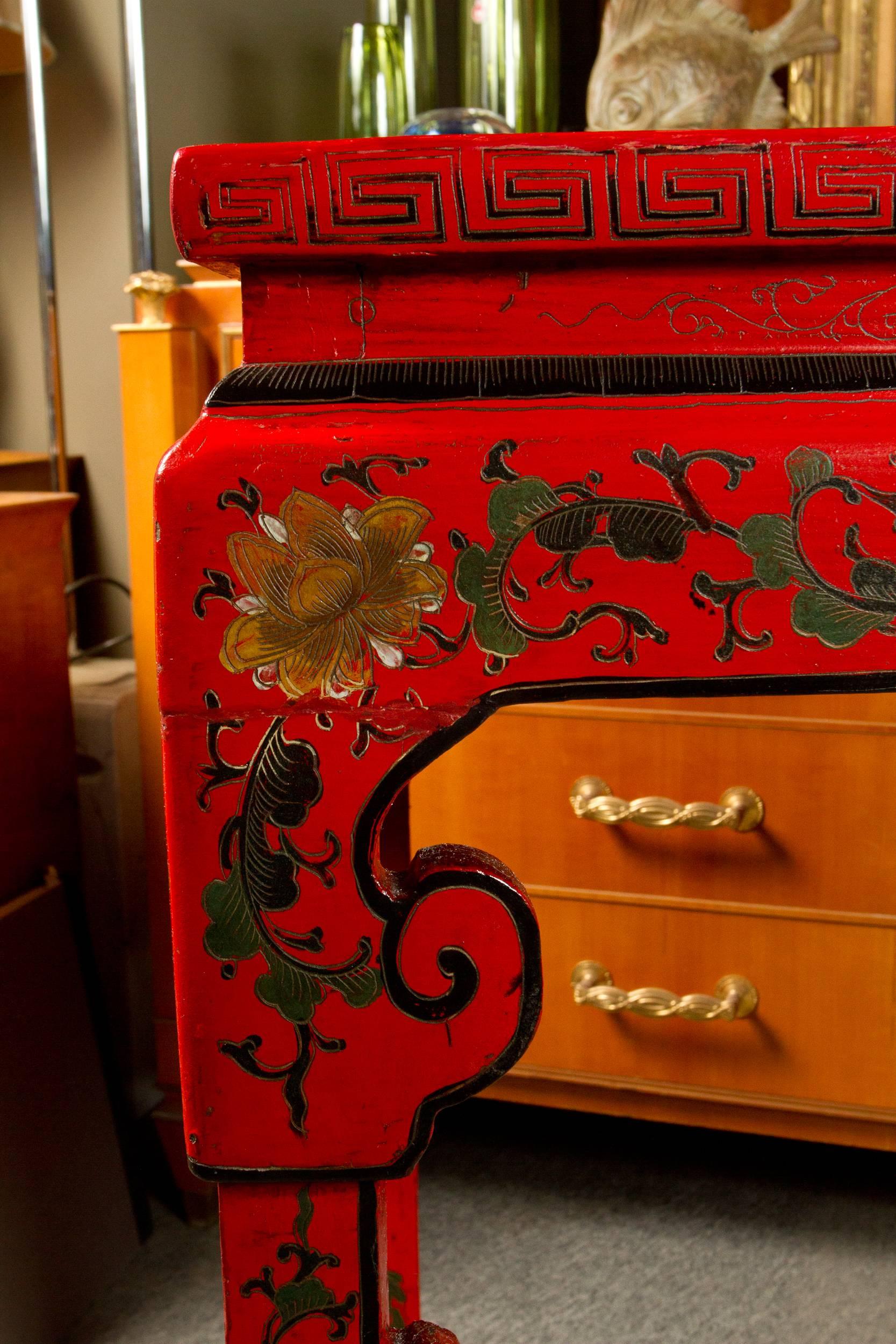 Table d'autel chinois en laque Cinnabar rouge vif Excellent état - En vente à Montreal, QC