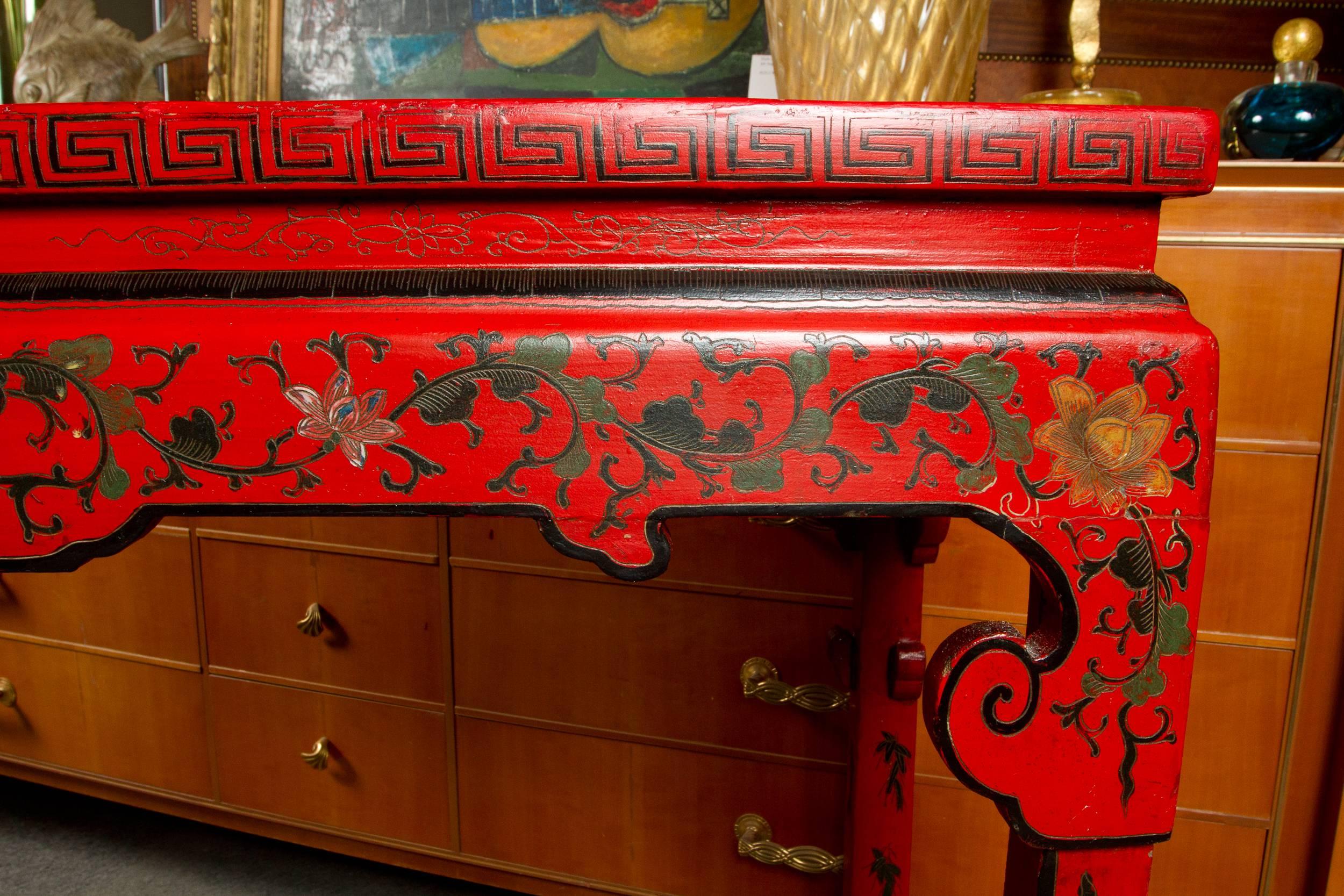 Début du 20ème siècle Table d'autel chinois en laque Cinnabar rouge vif en vente