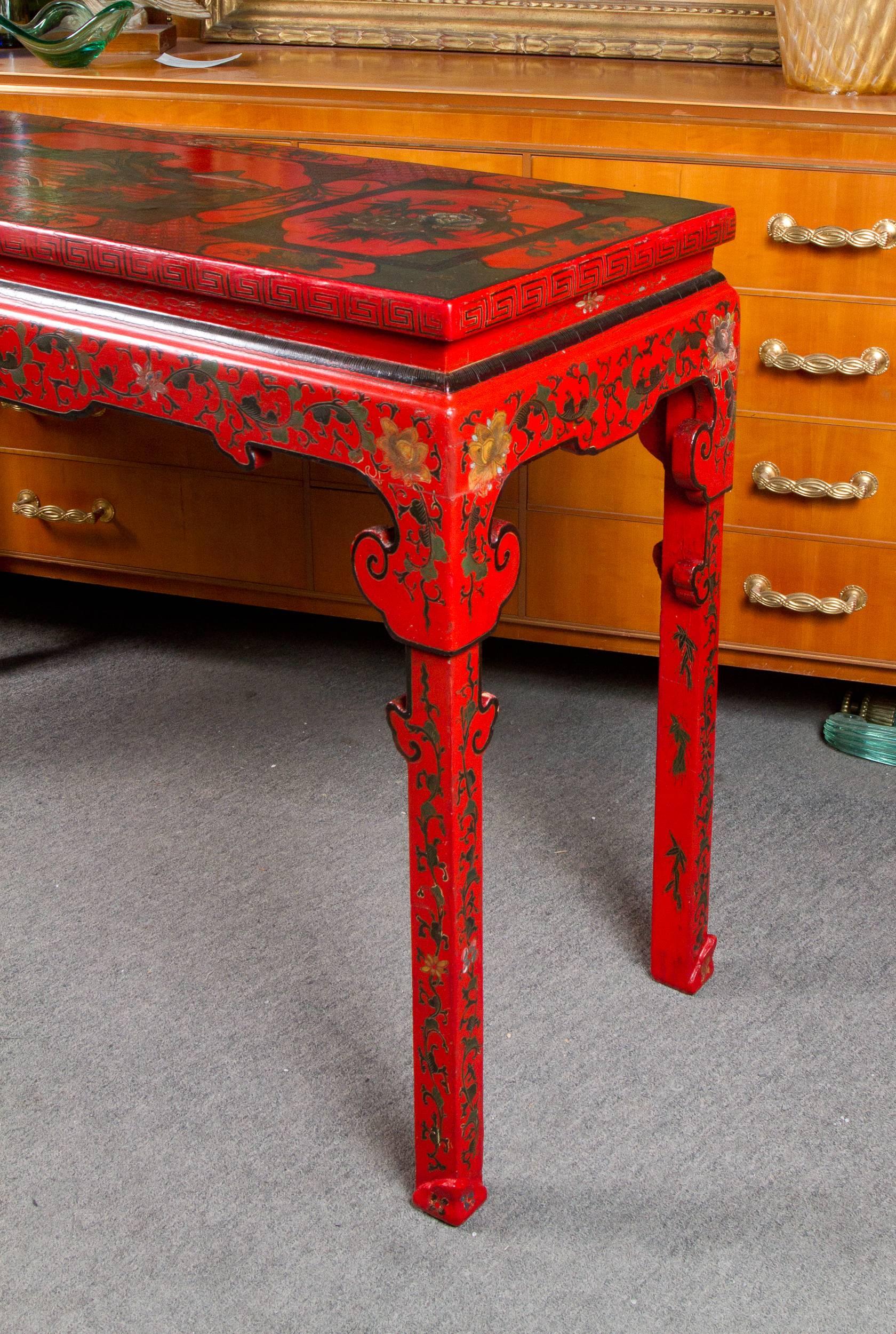 Vibrant Red Cinnabar Lacquered Chinese Altar Table In Excellent Condition For Sale In Montreal, QC