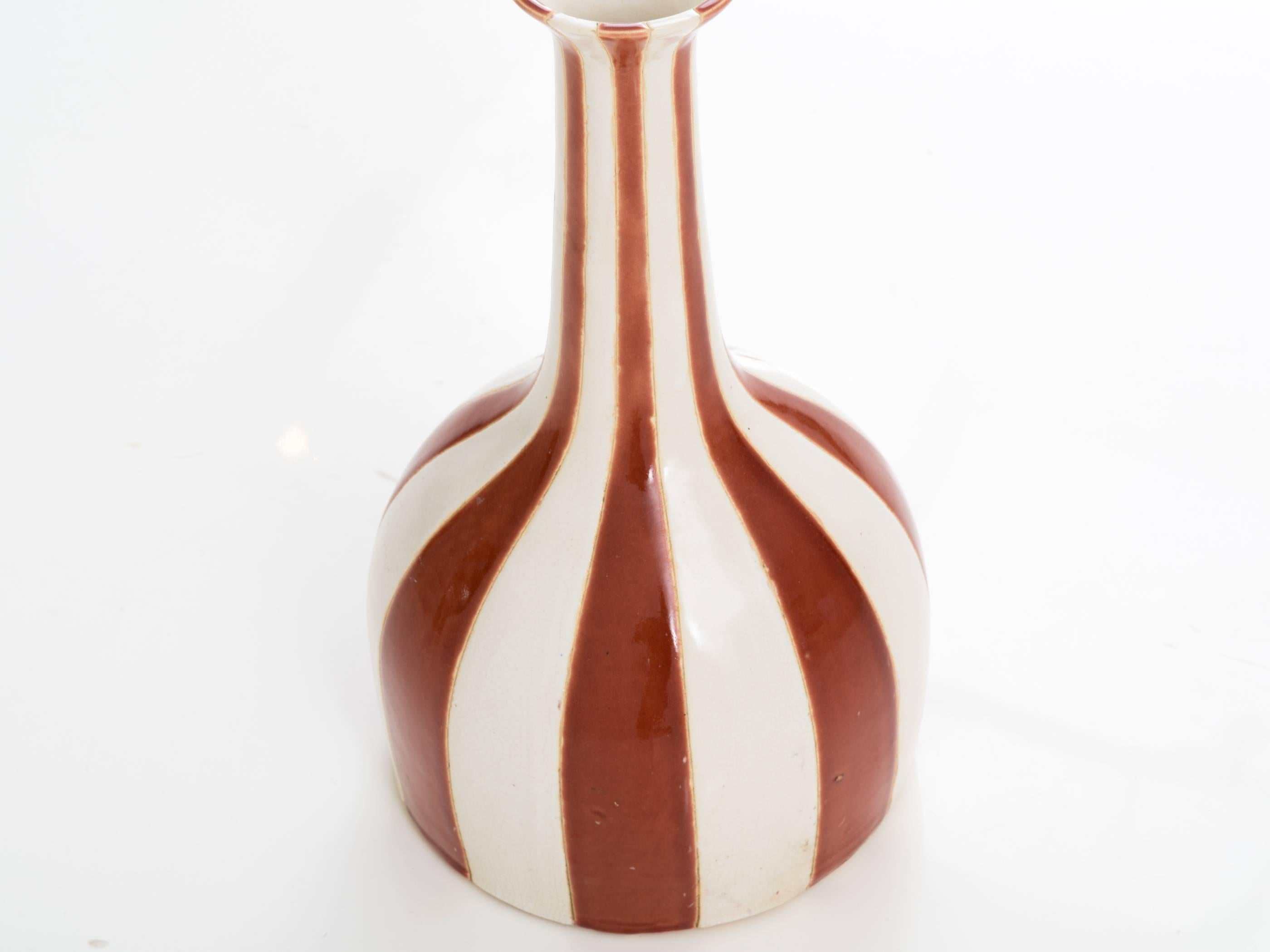 Mid-Century Modern Intéressant vase italien en céramique émaillée en vente
