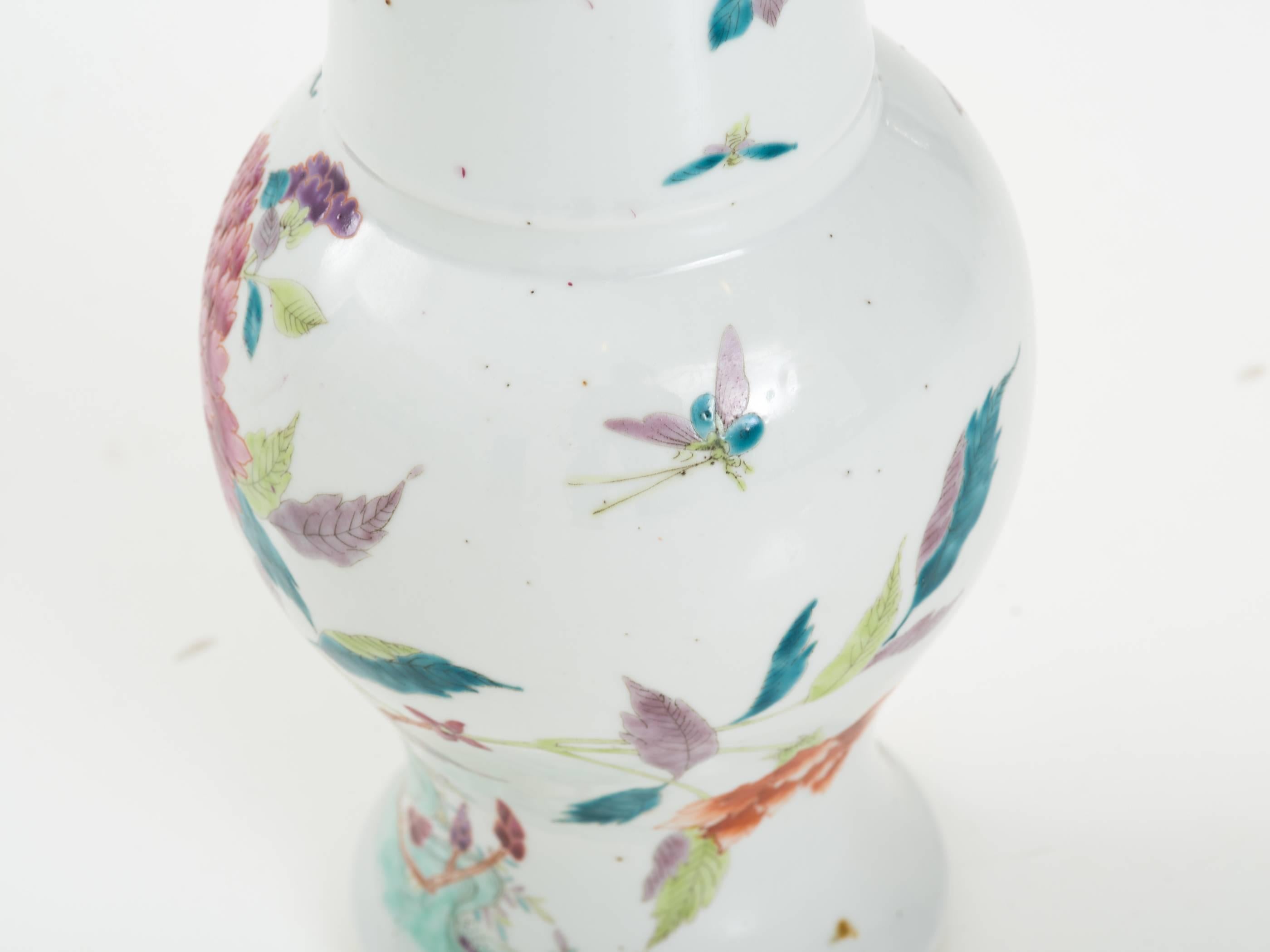 Chinese Qing dynasty famille rose enamel porcelain vase of Yenyen form porcelain vase of Yenyen for decorated with peonies. Bearing the Yongzheng mark.