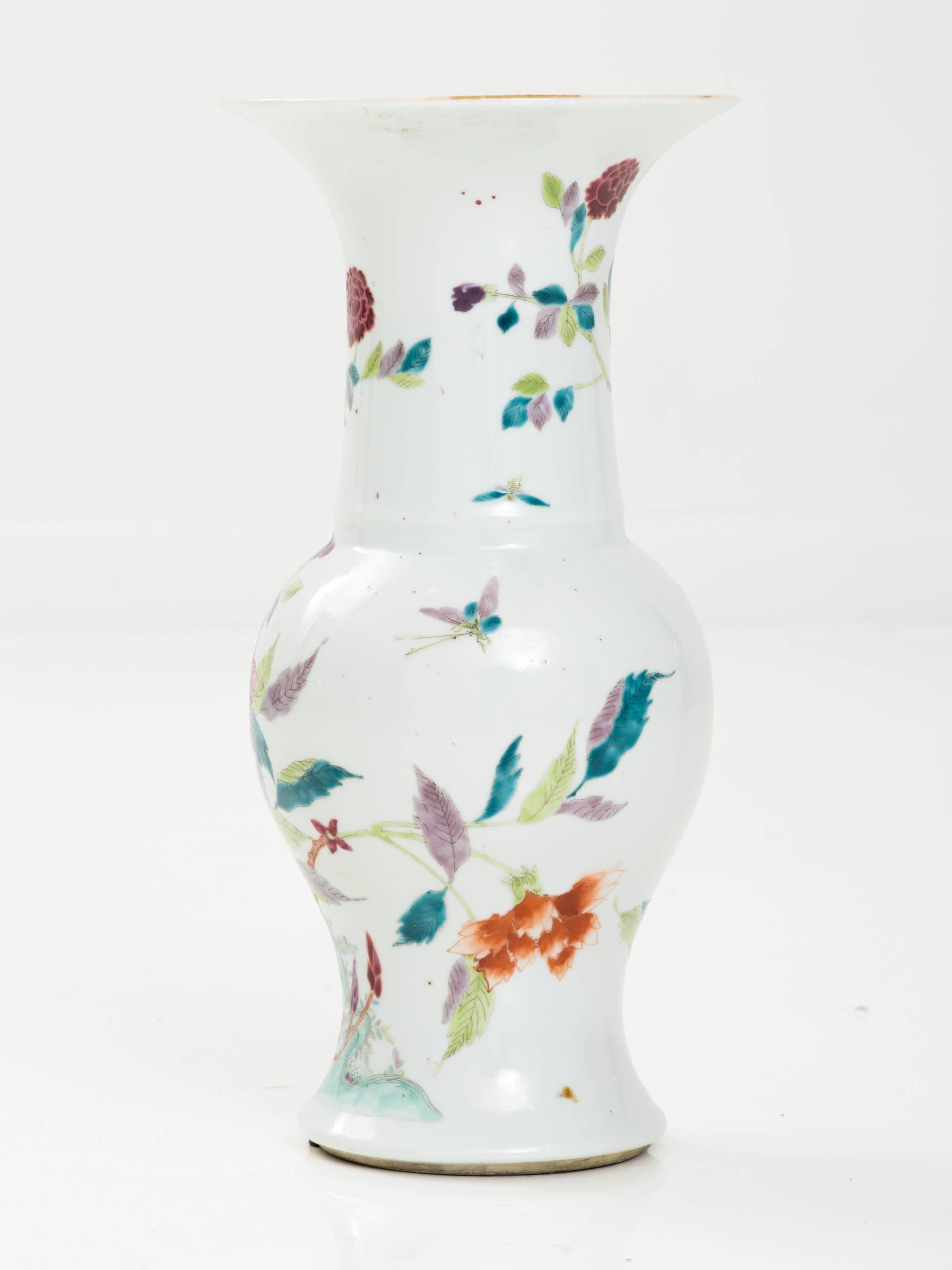 Early 18th Century Chinese Qing Dynasty Famille Rose Porcelain Vase