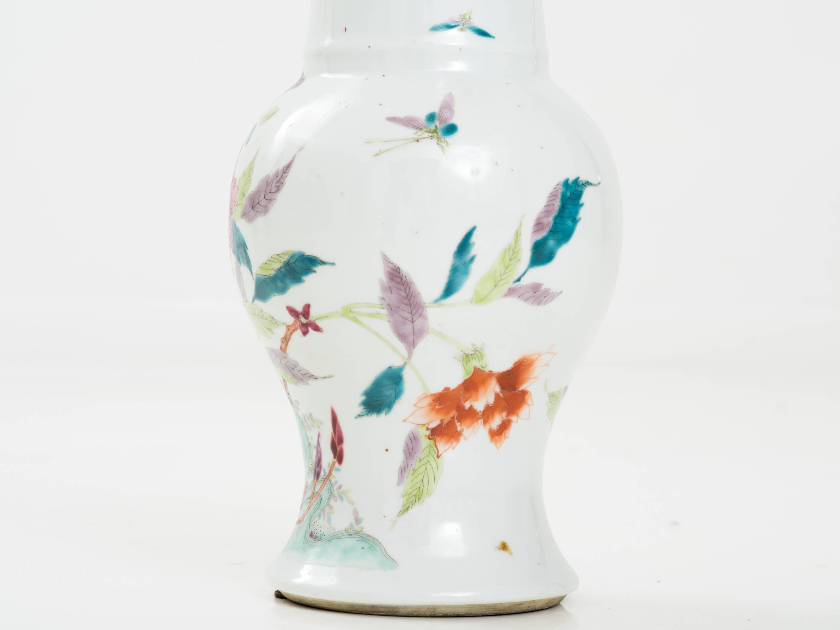 Chinese Qing Dynasty Famille Rose Porcelain Vase 1