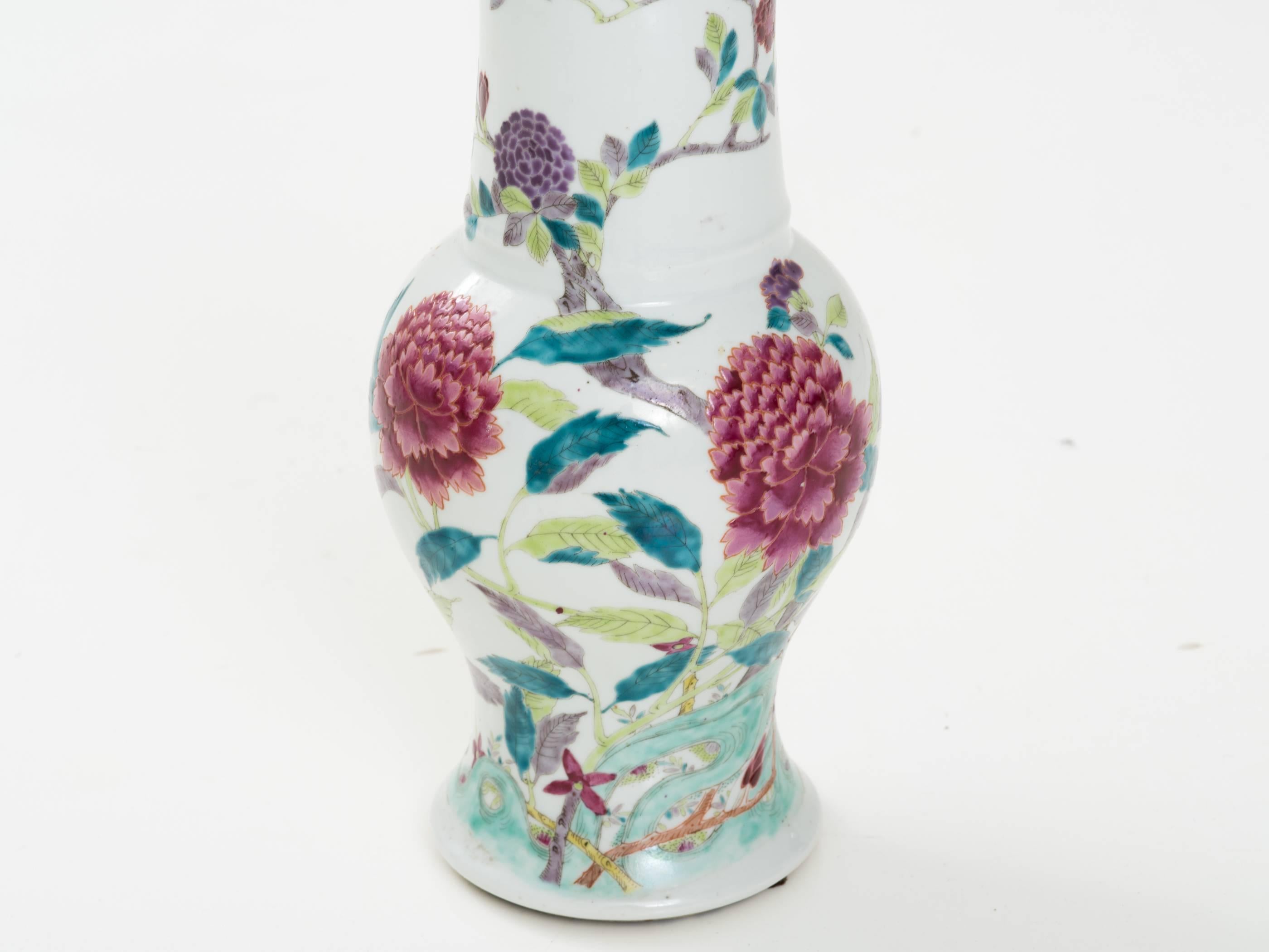 Chinese Qing Dynasty Famille Rose Porcelain Vase 2