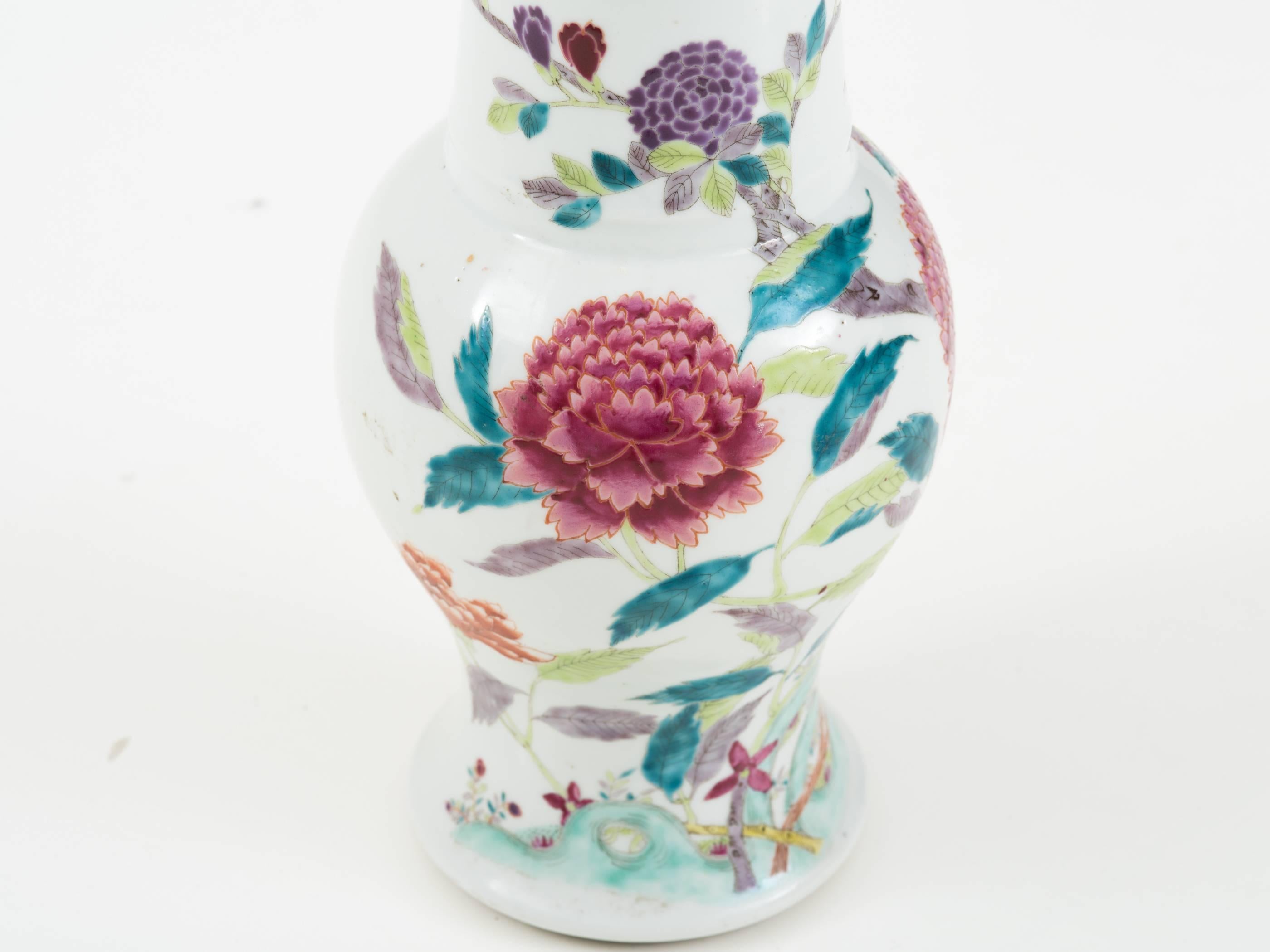 Chinese Qing Dynasty Famille Rose Porcelain Vase 3