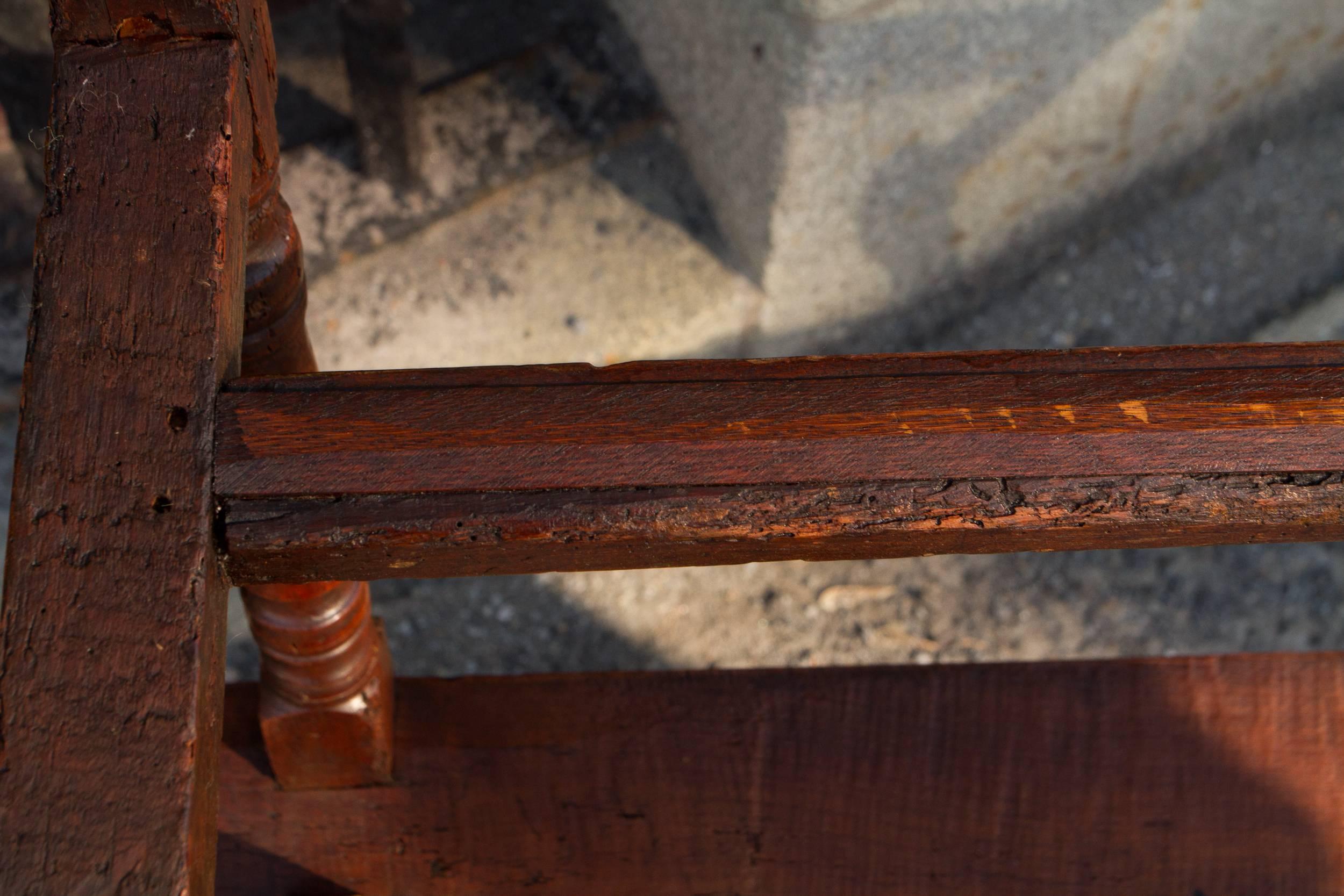 Paire de fauteuils longs en bois de hêtre français de la fin du XVIIe siècle  Bancs Excellent état - En vente à Montreal, QC