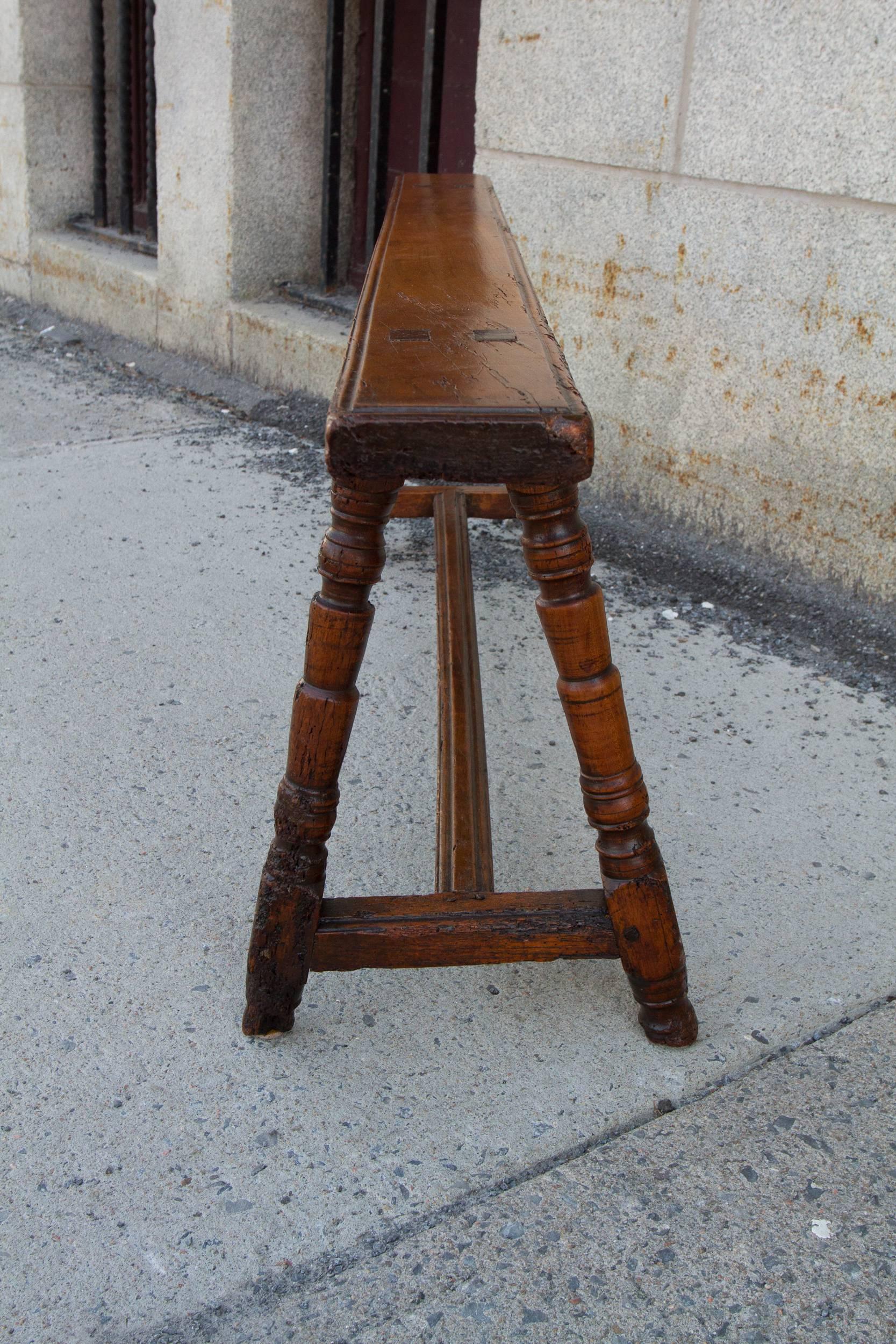 Paire de fauteuils longs en bois de hêtre français de la fin du XVIIe siècle  Bancs en vente 3