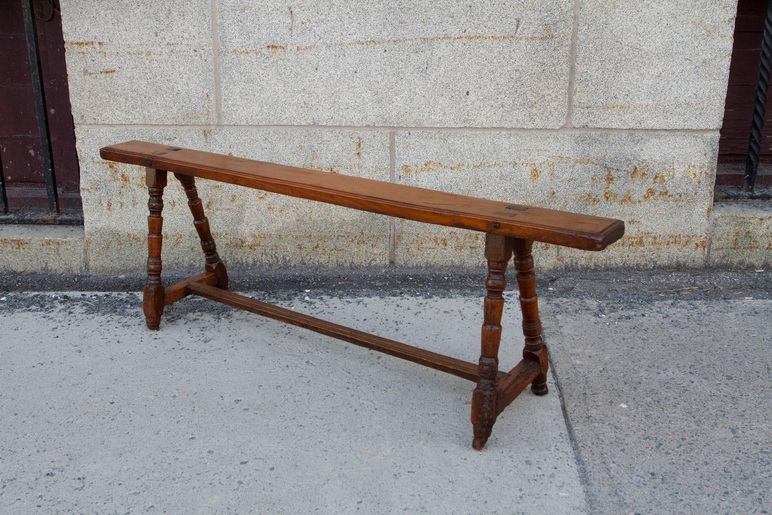 Pair of Late 17th Century French Beechwood Long  Benches In Excellent Condition For Sale In Montreal, QC