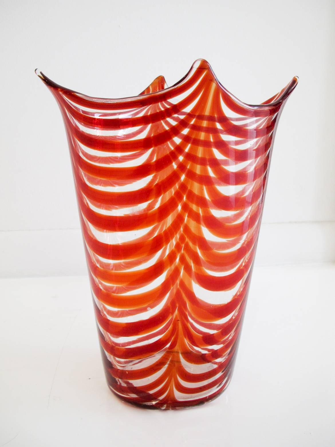Vibrant Red and Clear Glass Vase by Venini Murano In Excellent Condition In Montreal, QC