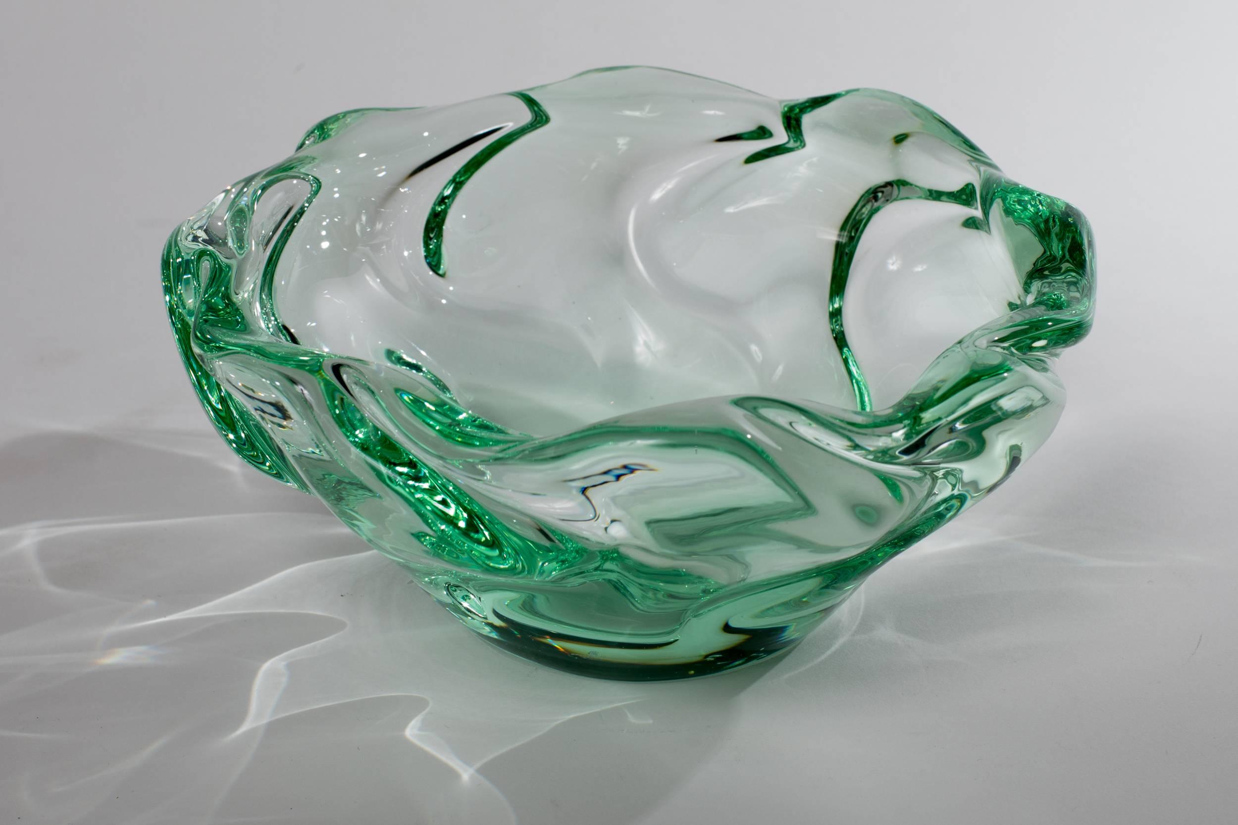 Light Green and Transparent Glass Bowl by Daum In Good Condition For Sale In Montreal, QC