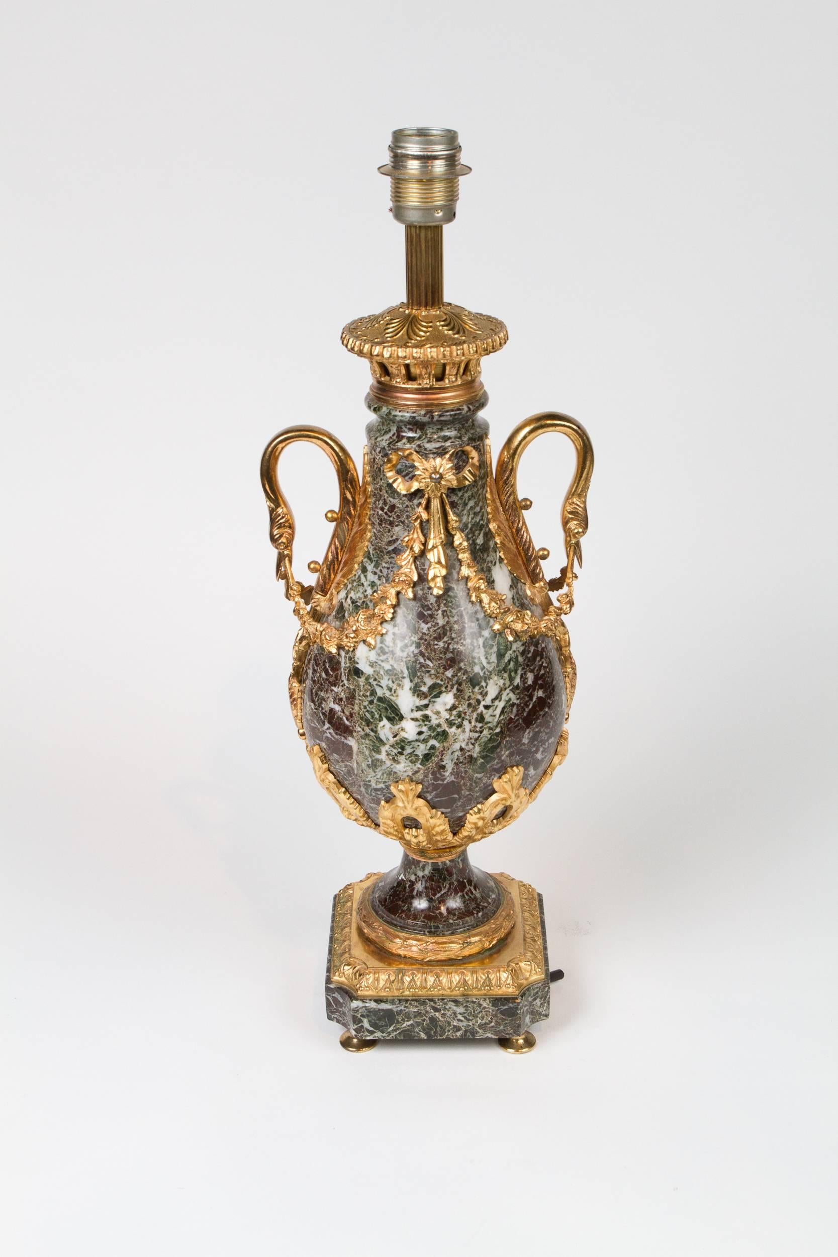 Paire de lampes de style Empire en bronze doré et marbre de Levanto en vente 1
