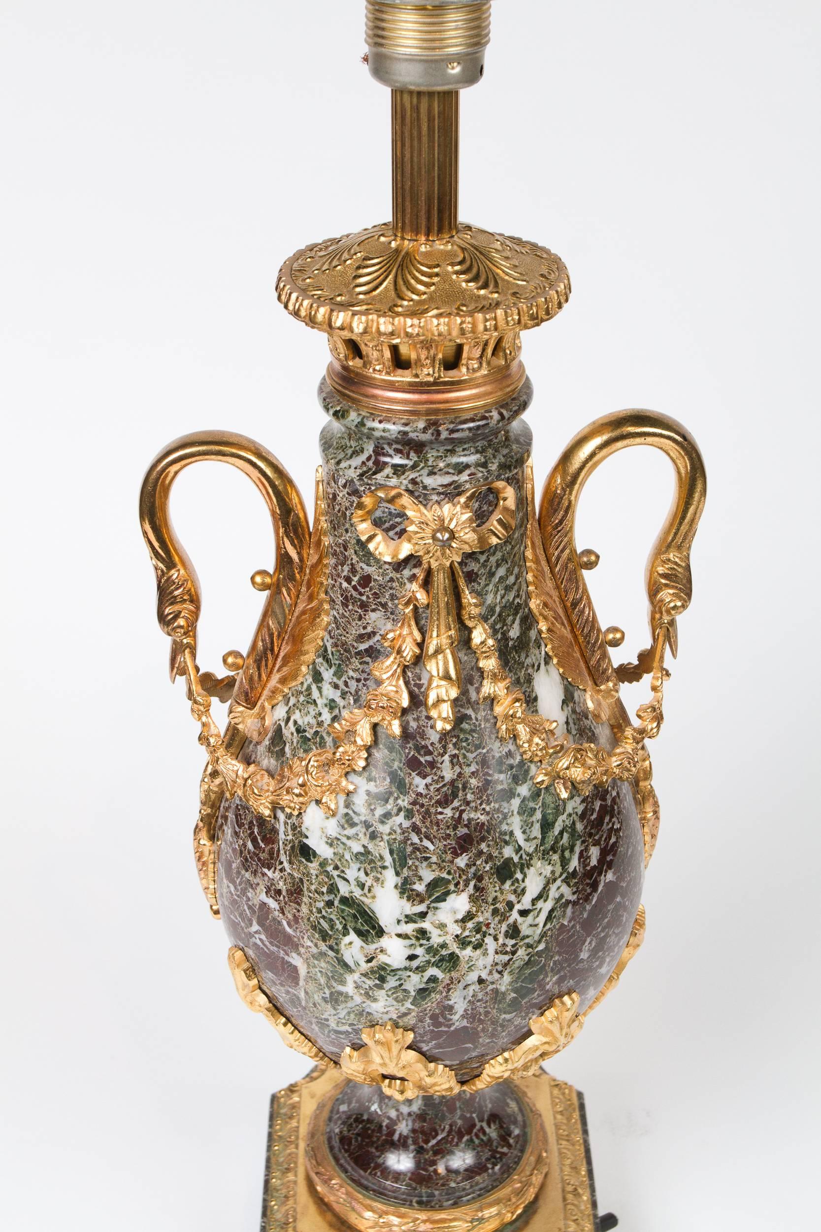 Paire de lampes de style Empire en bronze doré et marbre de Levanto en vente 2
