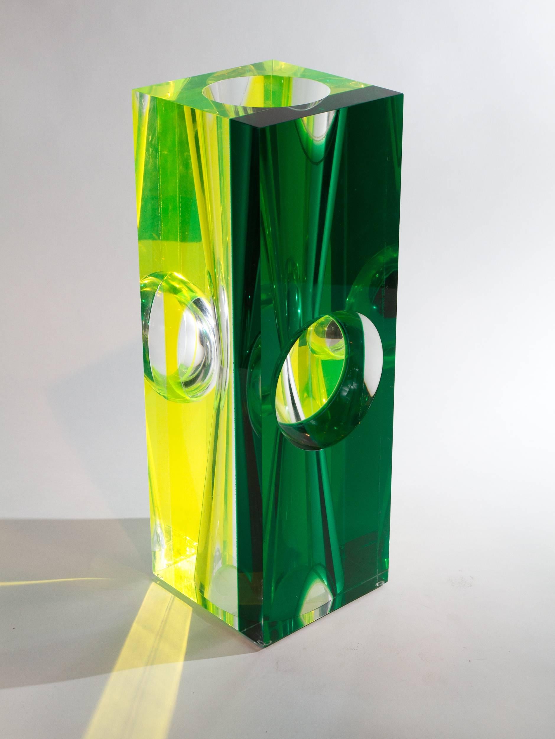 Green and Fluorescent Lucite Sculpture Par Roz Stroll In Good Condition In Montreal, QC