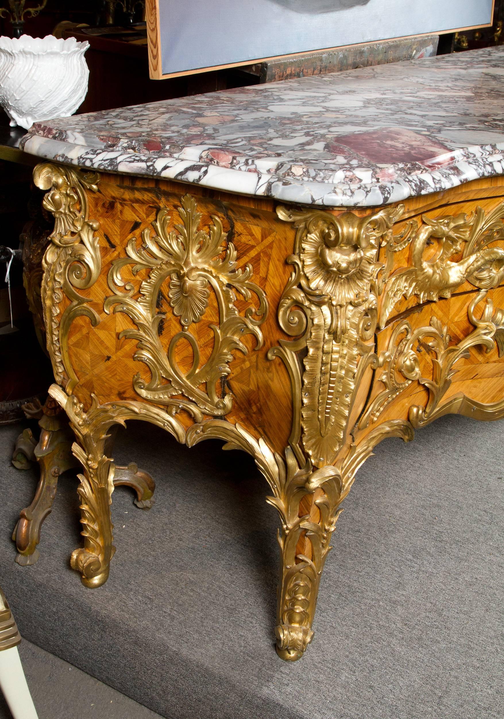 Rare and important Louis XV style commode after an 18th century model designed by Antoine Robert Gaudreau ebeniste of king Louis XV. The original commode was made for the King's private chambers in the palace of Versaille in 1739 and is now on