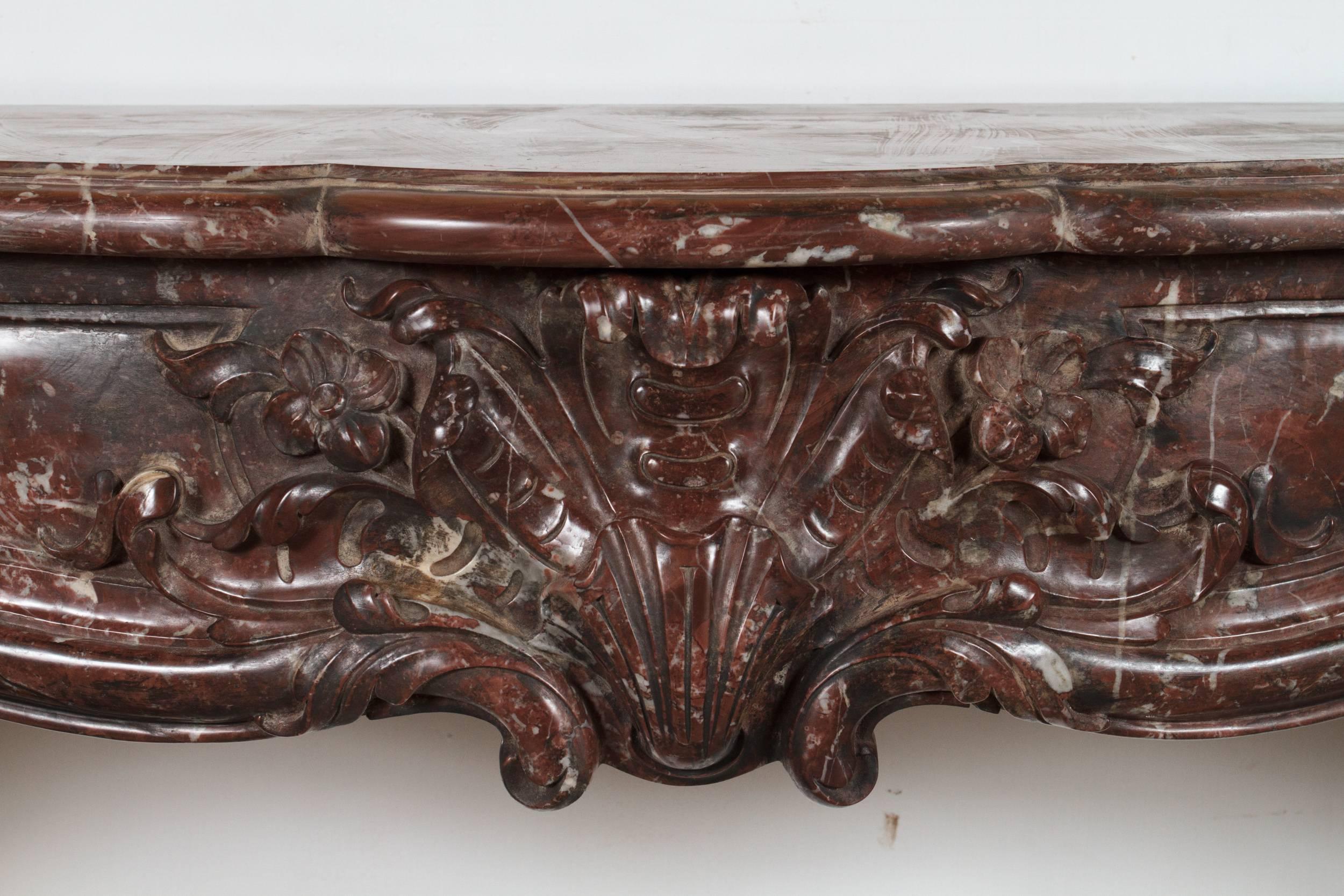 Beautiful Louis XV style rouge royal marble mantel. Napoleon III period, France. Interior dimensions: H 36.5 x W 45.5 po.
 