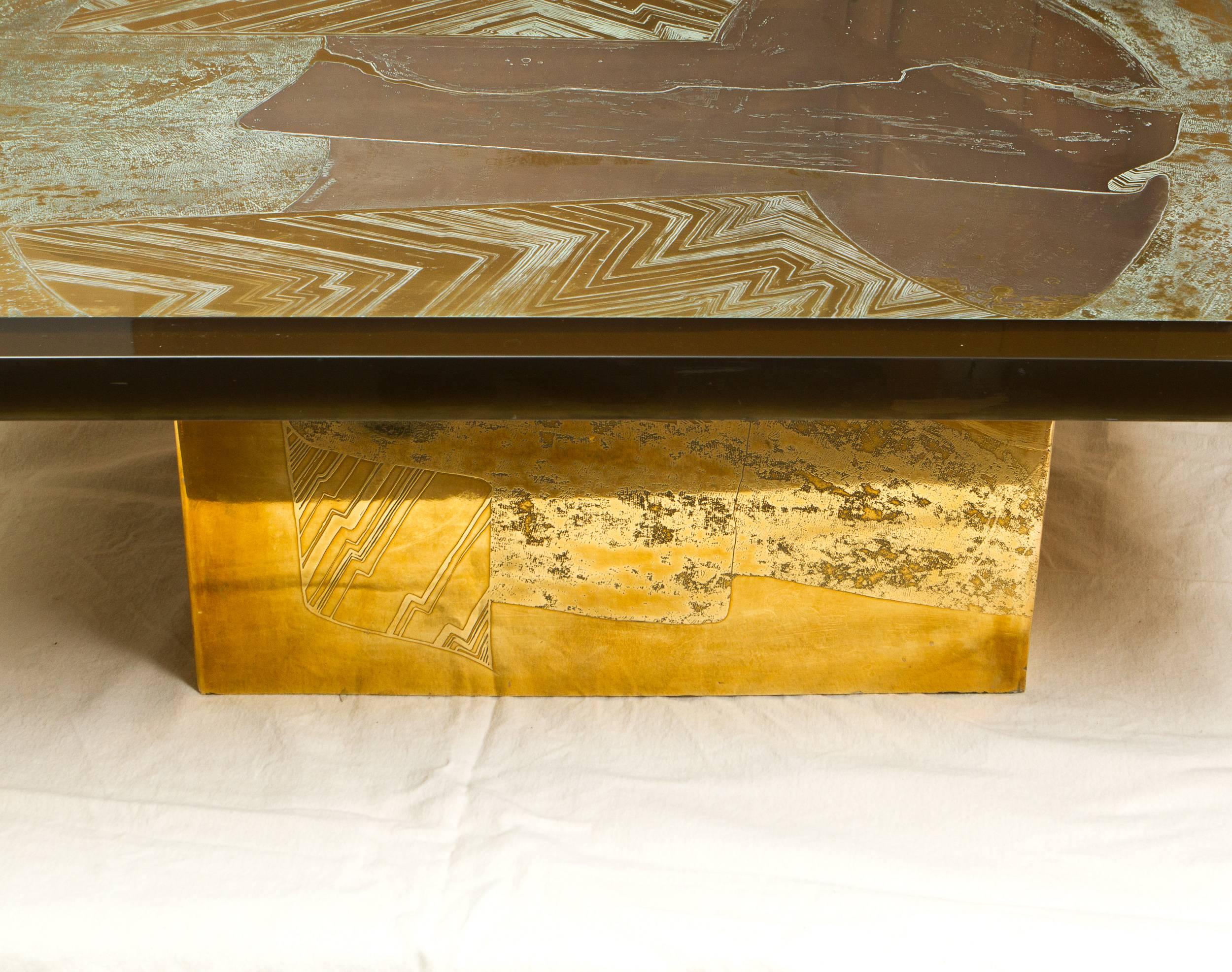 Stunning acid etched brass polish and silvered coffee table by Armand Jonckers depicting an Asian inspired scroll. Resting on a beautiful acid etched brass base.
Signed: Armand Jonkers.