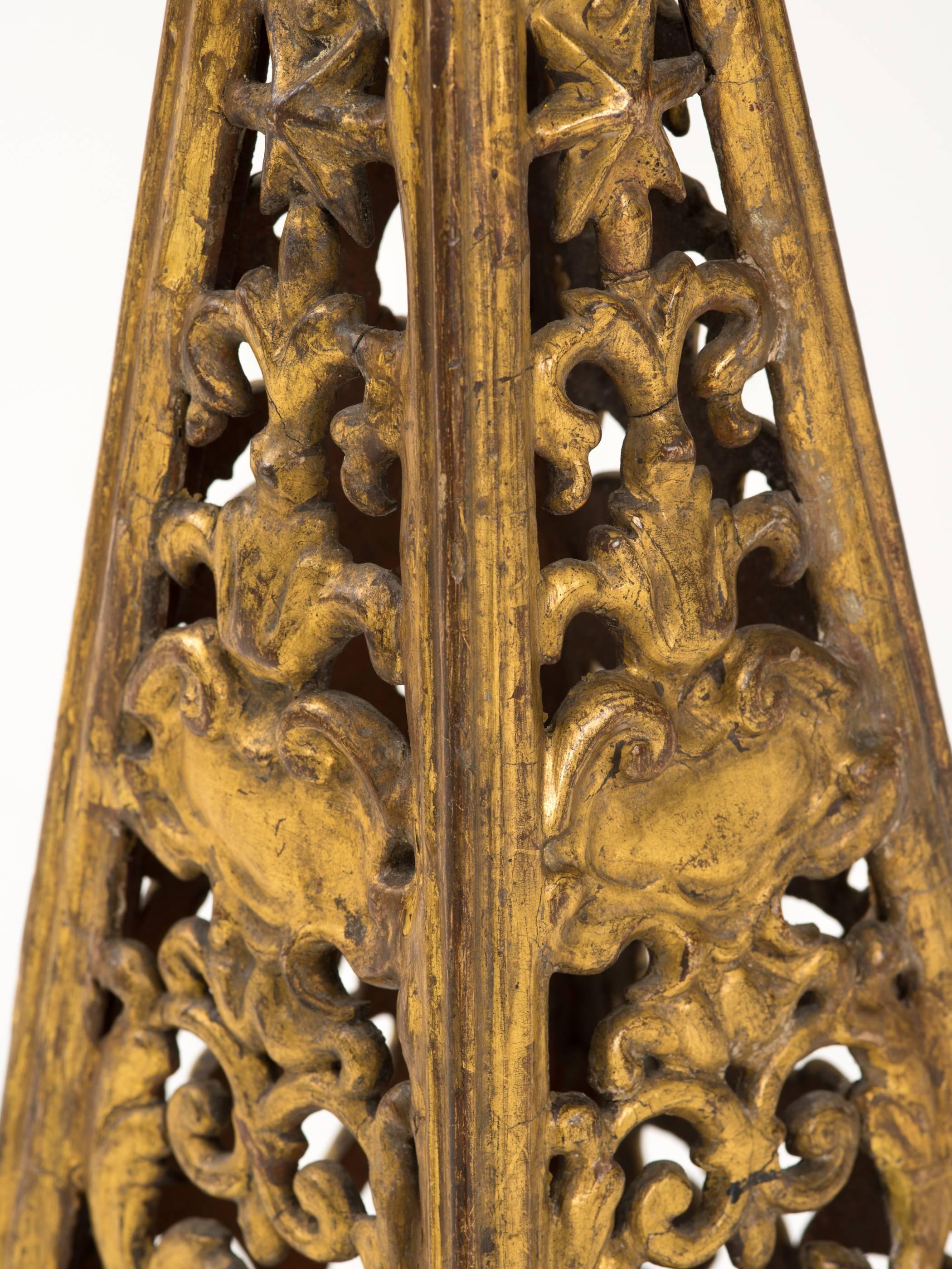 Gilt-wood Obelisk In Good Condition For Sale In Montreal, QC