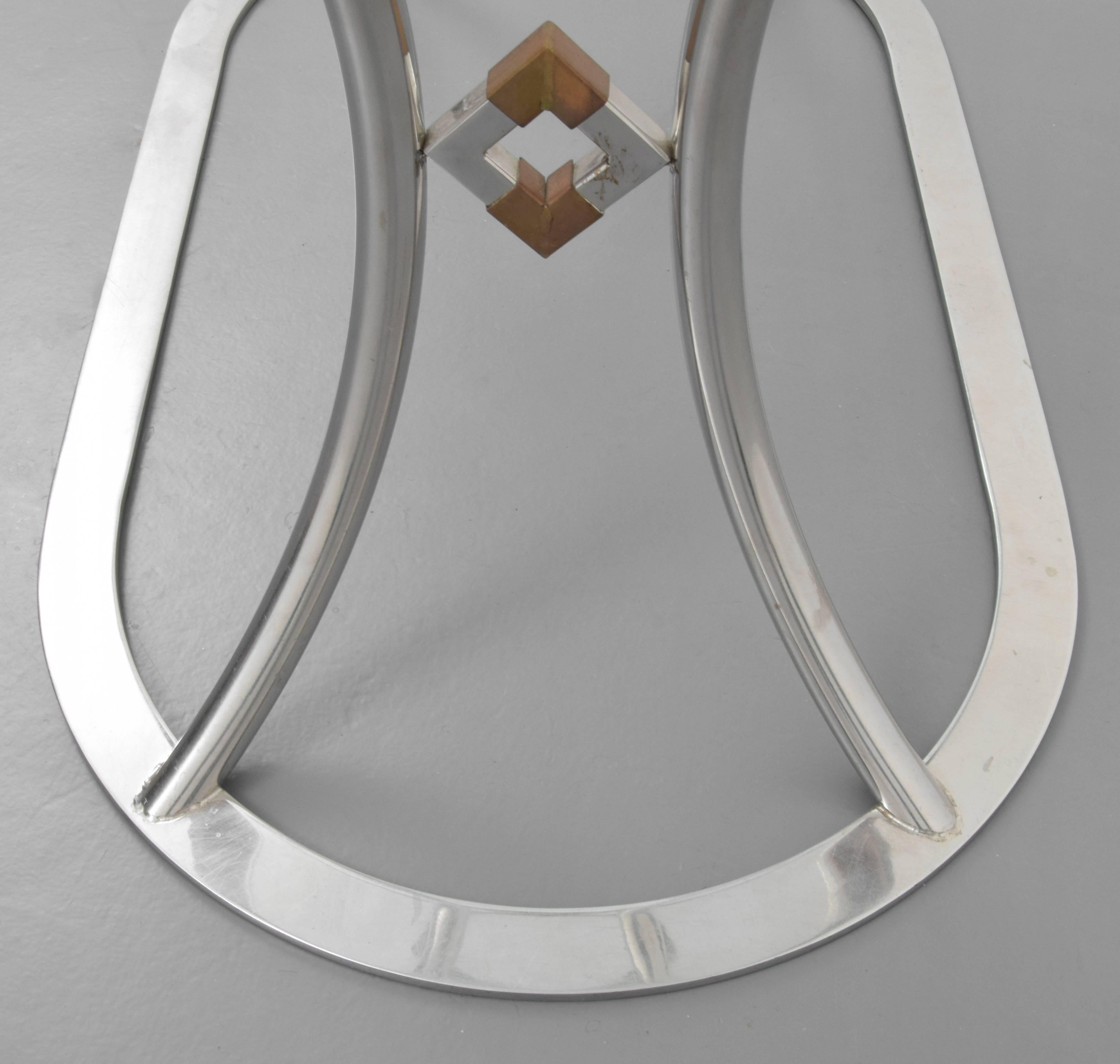 Stilvolle Beistelltische aus Stahl und Messing von Alain Delon für Maison Jansen im Zustand „Gut“ im Angebot in Montreal, QC