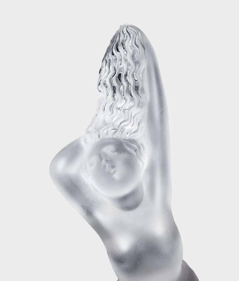 Beautiful Lalique female nude kneeling on a round base, Title: 