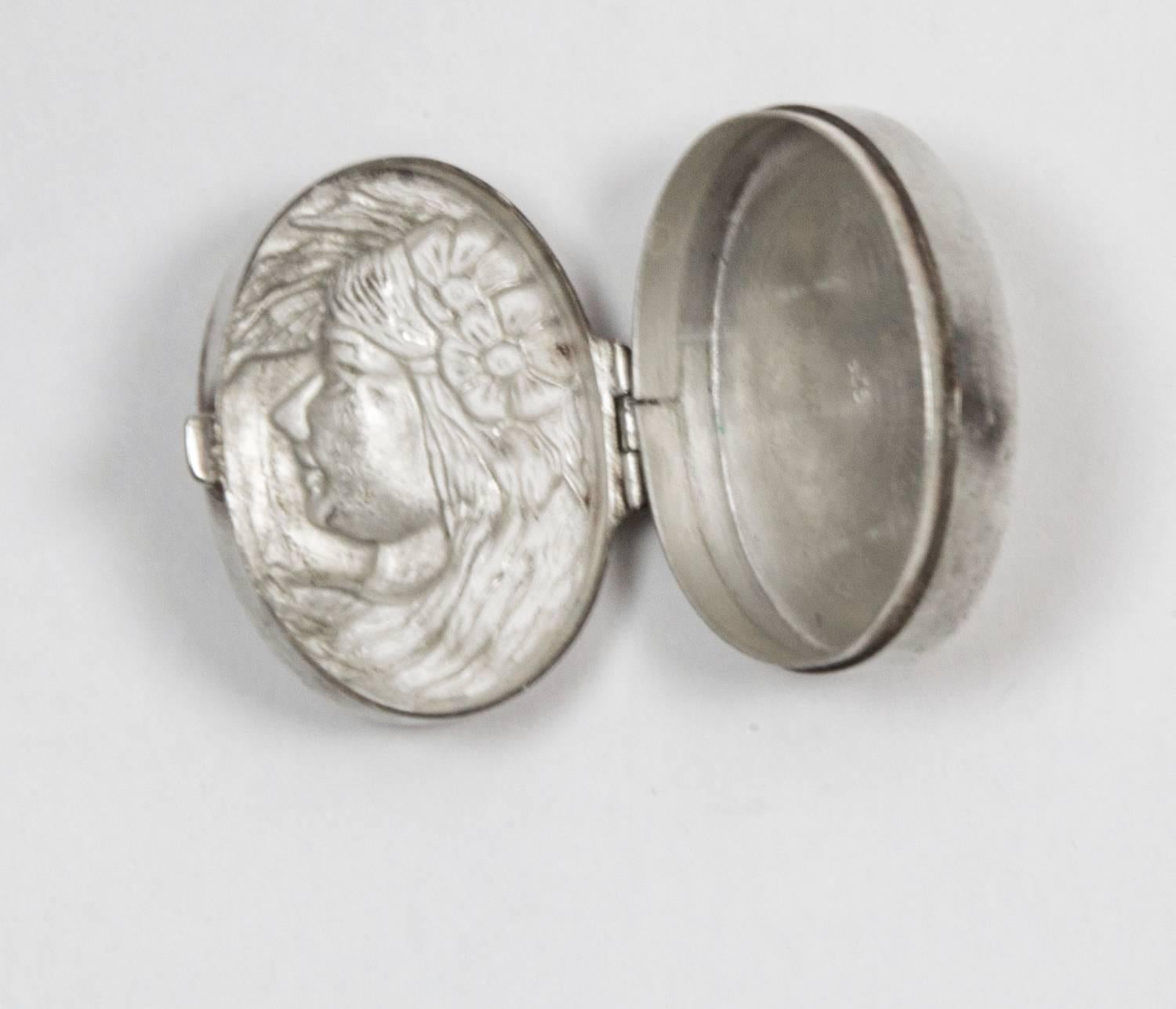 Beautiful figural hinged sterling silver snuff pill box; lid features a female in profile with flowing hair; interior marked: 925. A perfect heirloom gift for that special someone including you!
                 
