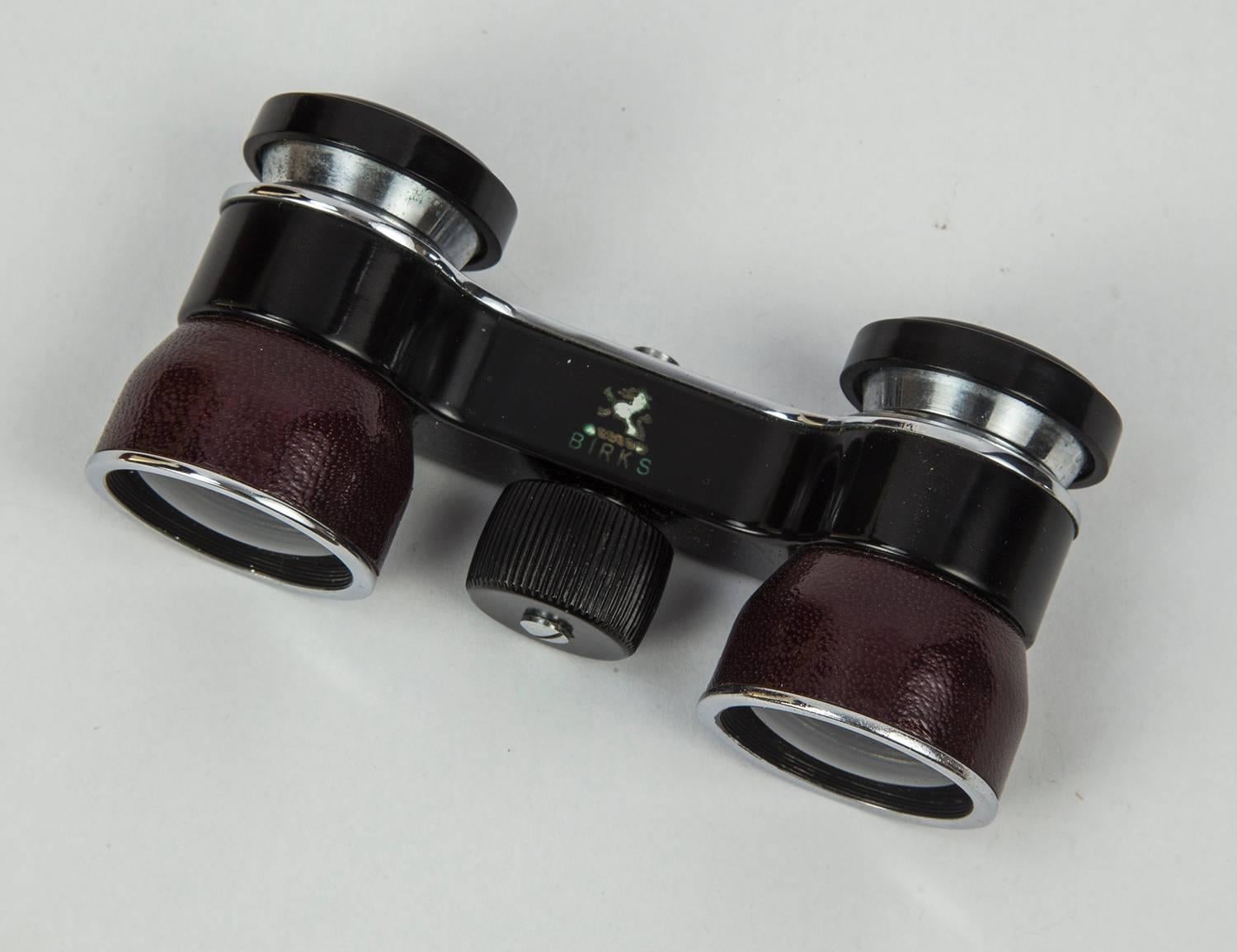 Amazing pair of Art Deco Binoculars Opera Glasses, chrome plated steel barrels with Bakelite and leather; original leather case; Measure approx: 3.5