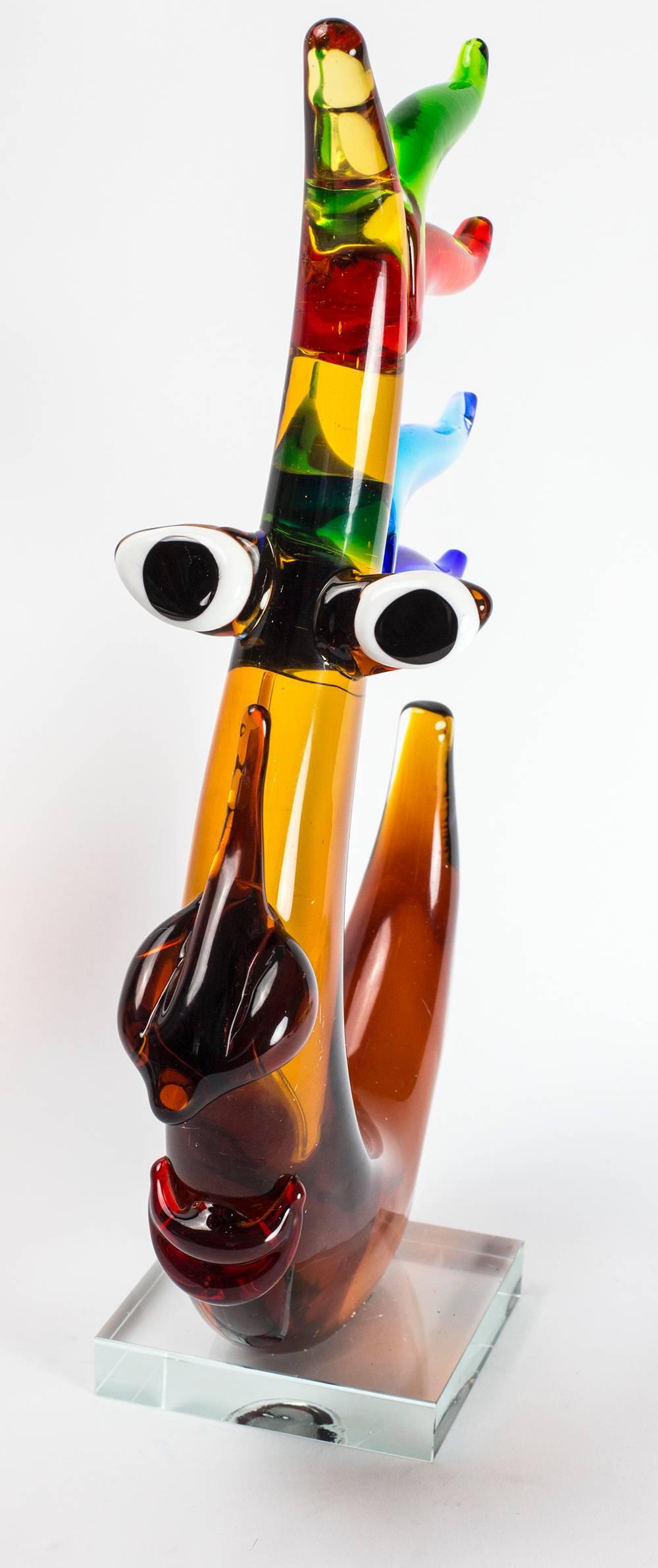 Magnifica scultura in vetro a più colori di Sommerso con volto astratto in stile Picasso. Oggetto da galleria di alta qualità dal design insolito. Vetro incolore con più colori, il design è molto simile a quello di Badioli. 
