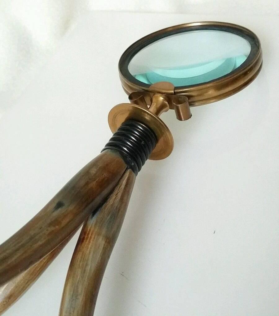 Distinctive Brass Magnifier on Tripod Horn Legs In Excellent Condition In Montreal, QC