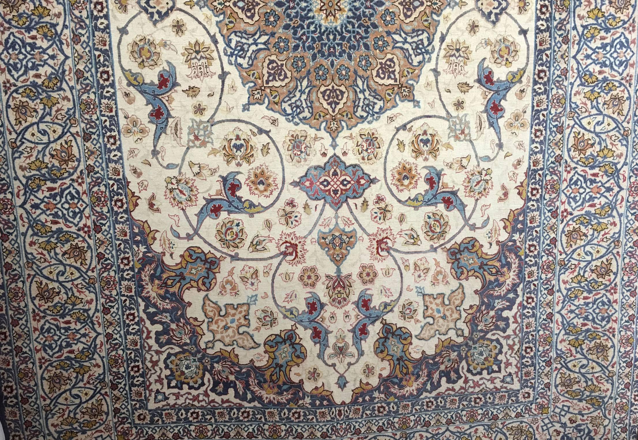 Fine Persian Isfahan Kork Wool Silk Rug Carpet In Excellent Condition In Montreal, QC