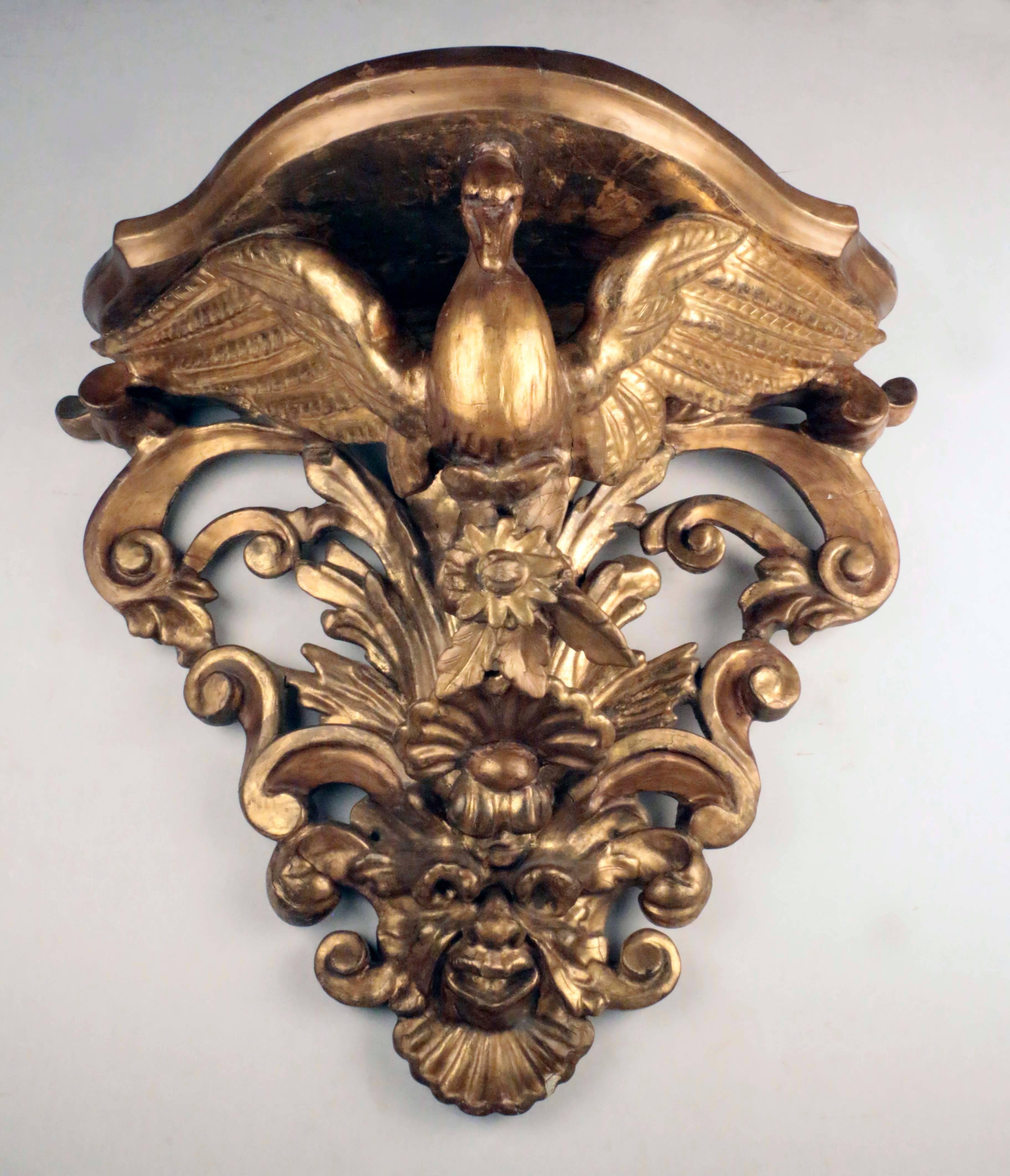 Pair of  Antique Italian Giltwood Wall Brackets, Modelled as Ho Ho birds In Good Condition For Sale In Montreal, QC