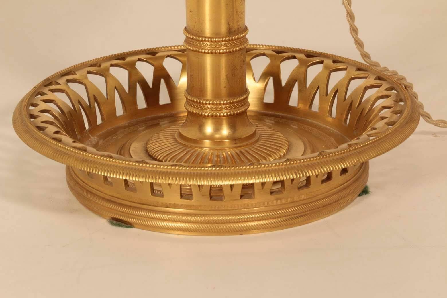 Louis XVI Style Gilt Bronze Three-Light Bouillotte Lamp In Good Condition In Montreal, QC