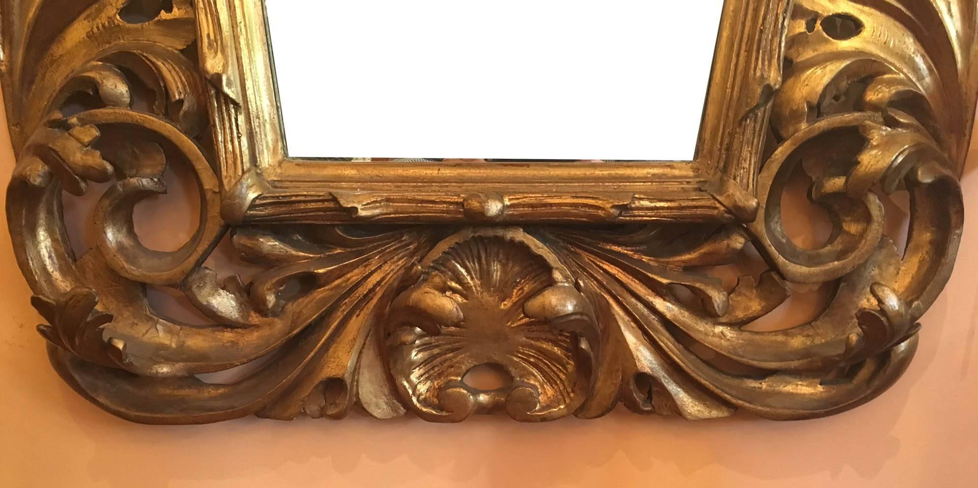 XVIIIe siècle Bois doré italien  Miroir baroque en vente