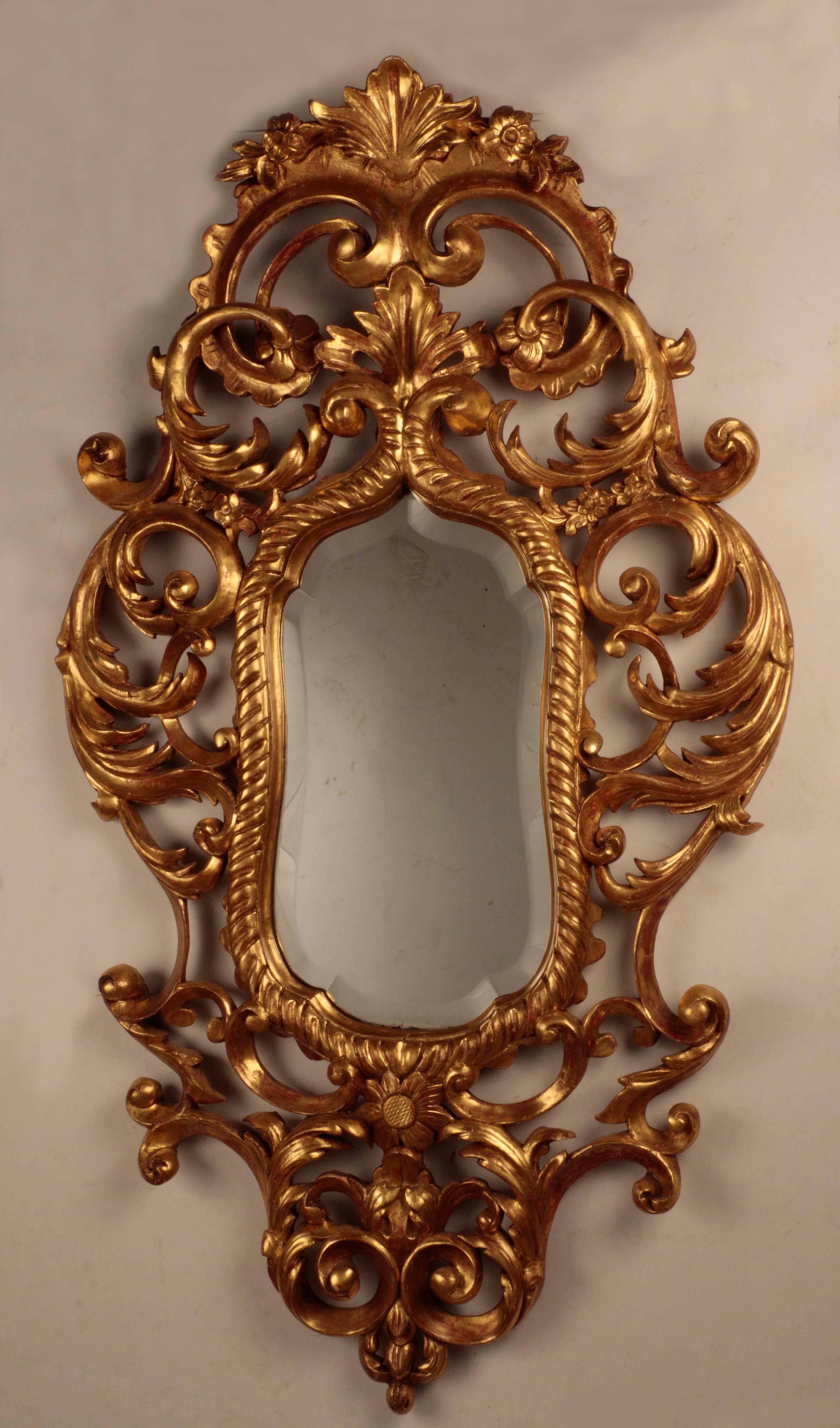 Pair of Italian  Giltwood Rococo  Mirrors In Excellent Condition For Sale In Montreal, QC