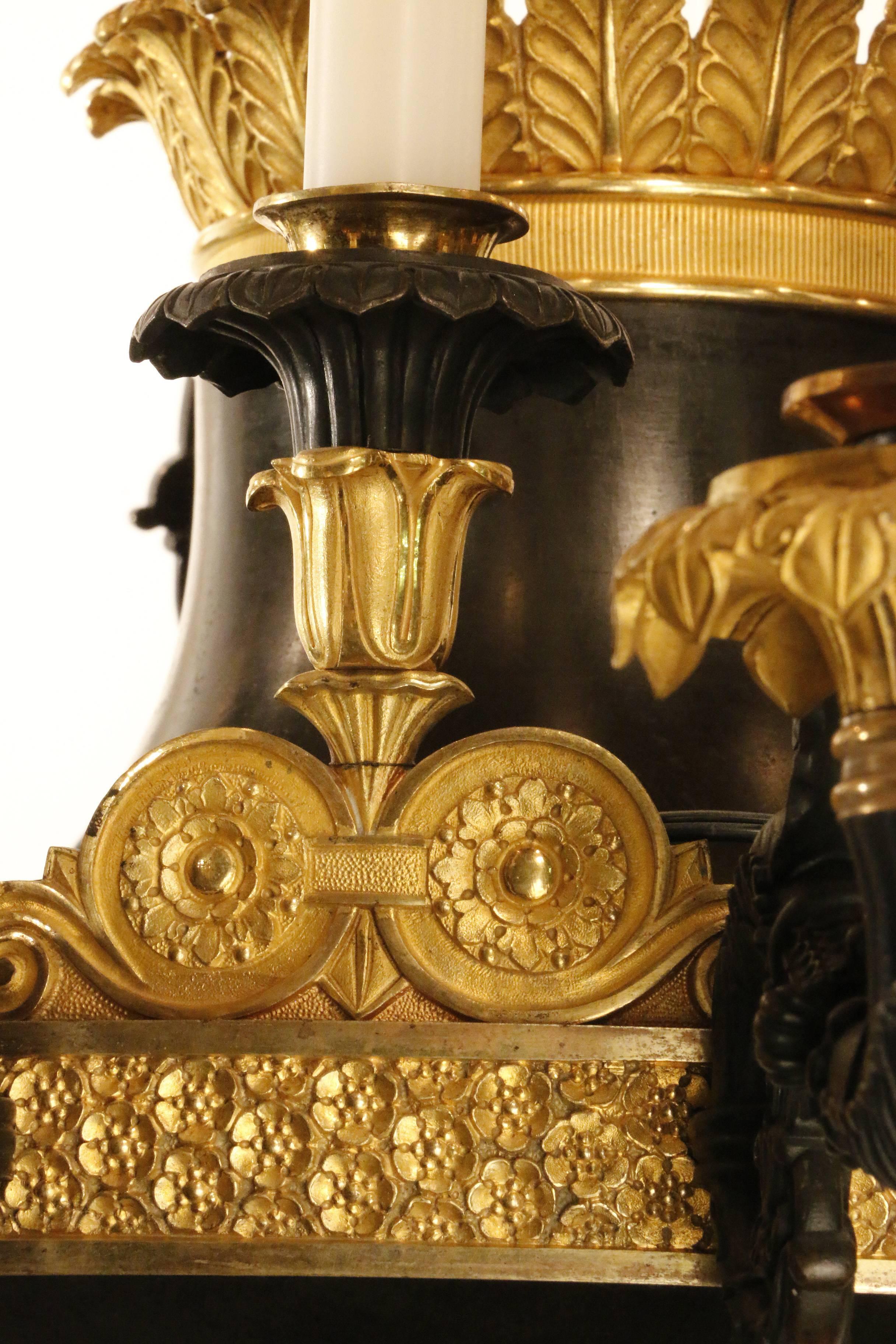 Empire Eighteen-Light Bronze and Ormolu Chandelier In Excellent Condition For Sale In Montreal, QC