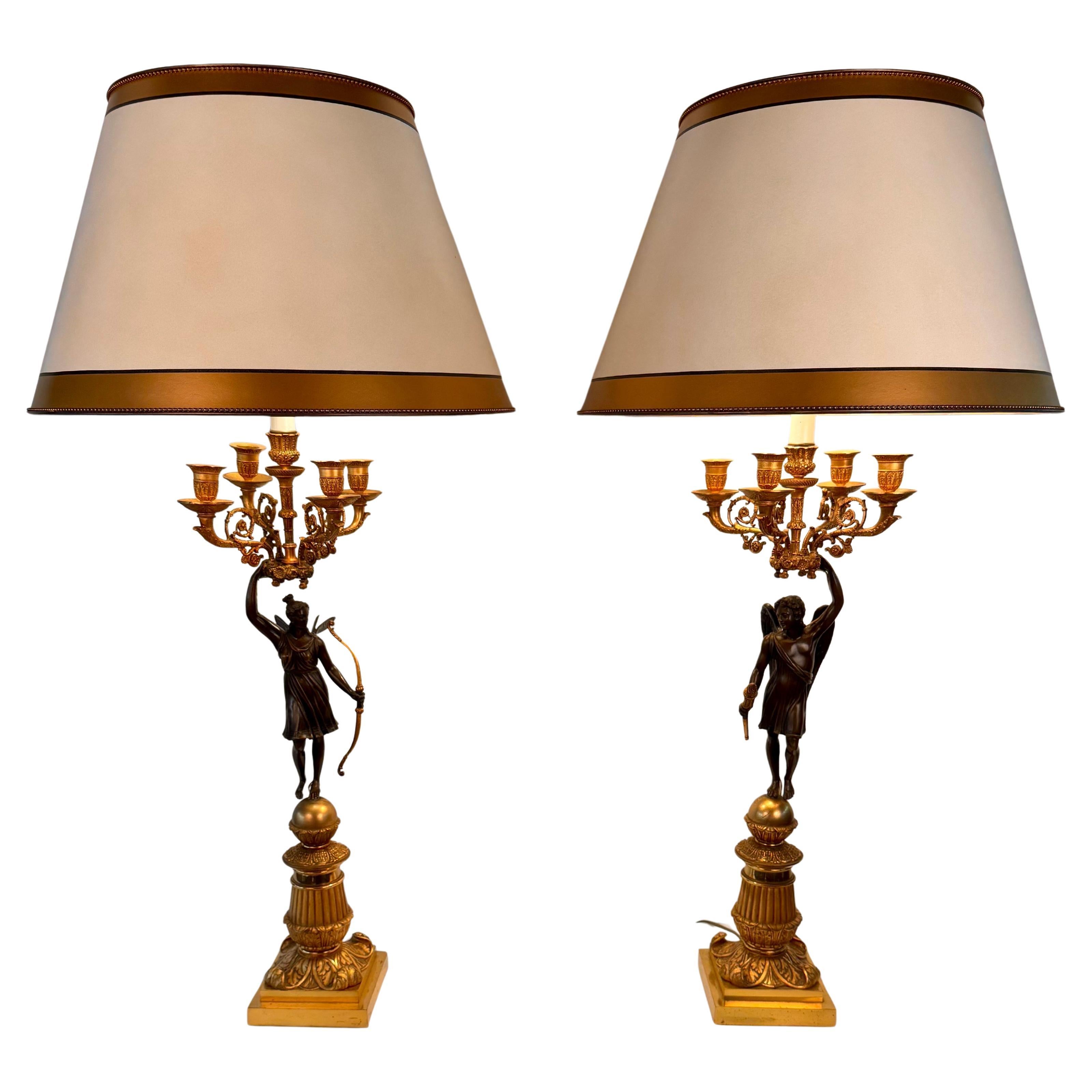 Paire de lampes à 5 lumières d'époque Empire  Candélabres figuratifs en bronze