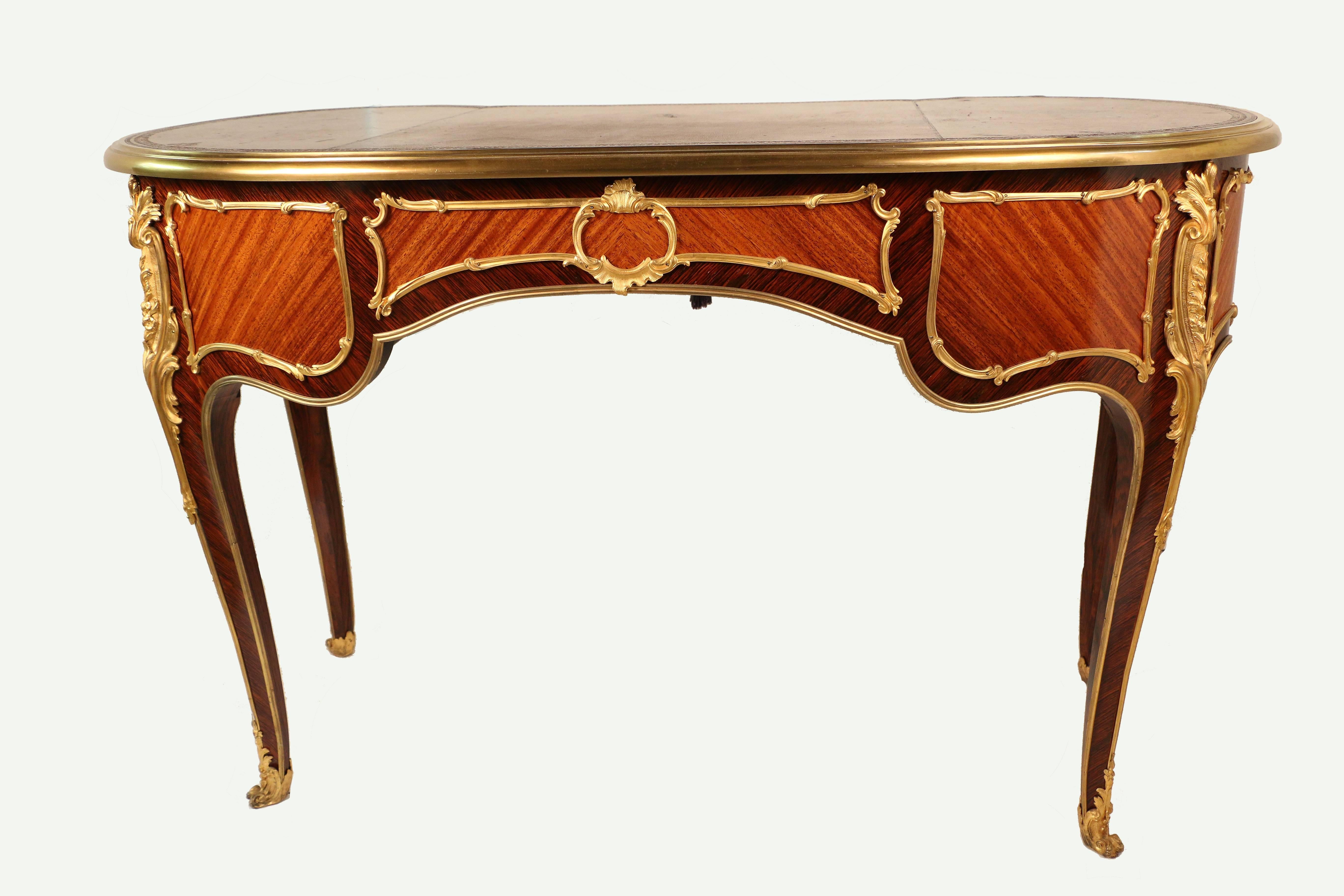 A very fine kingwood kidney- shaped desk (bureau a rognon) with original tooled leather surface, crisply mounted in gilt bronze and on cabriole legs .
signed in the gilt bronze surround T.W. Muller.

T W Muller was a Viennese cabinet maker who