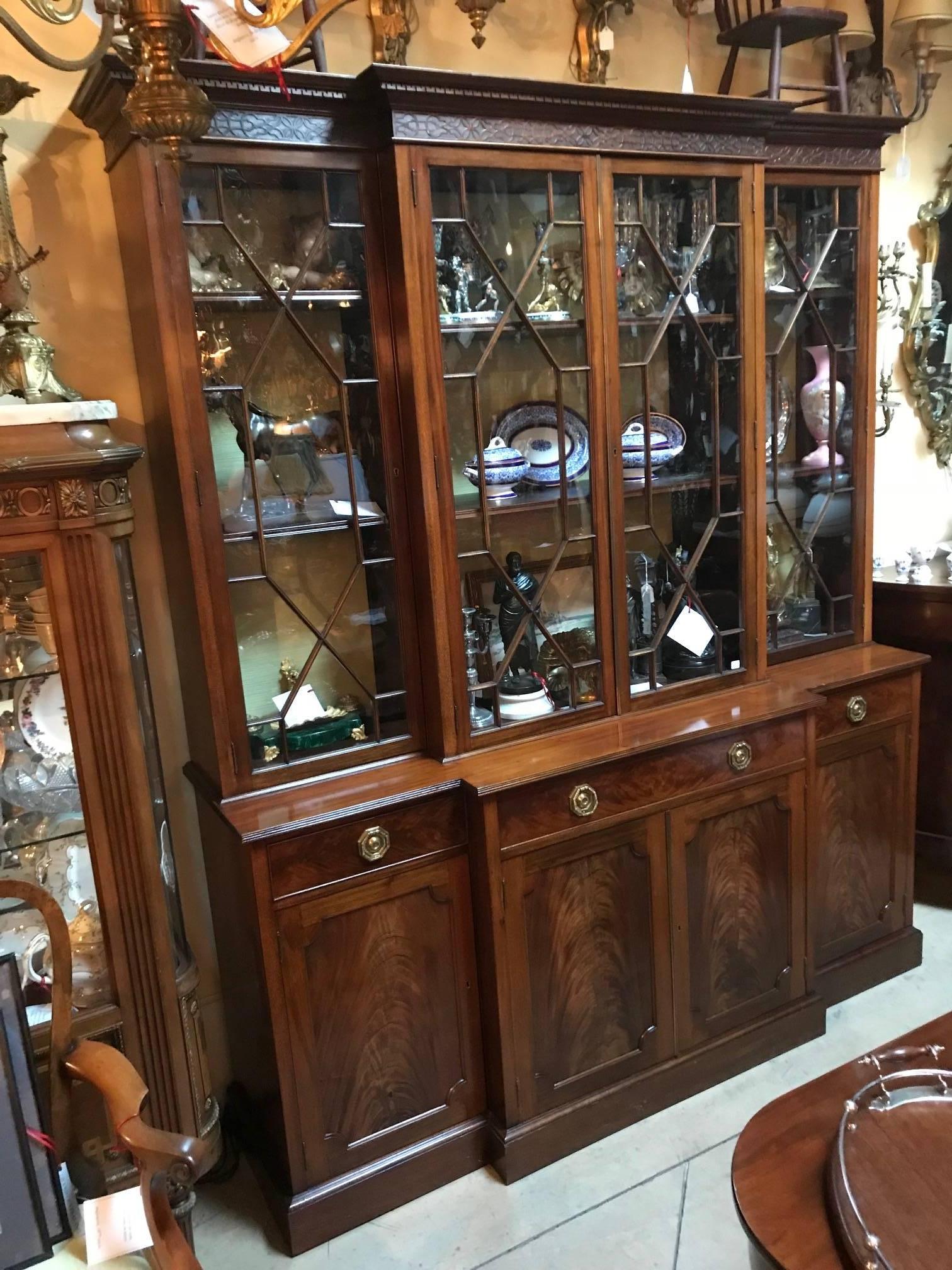 Georgian Style Mahogany Breakfront Bookcase Cabinet by Maple & Co. In Good Condition In Montreal, QC