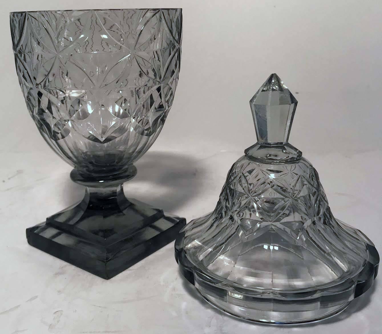 Pair of Anglo-Irish Cut-Glass Covered Sweetmeats In Good Condition In Montreal, QC