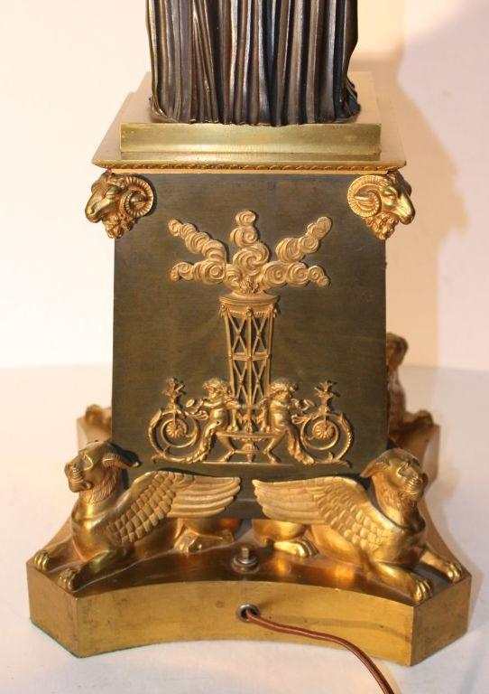 Bronze Figurine Empire dorée à la feuille  Candélabre à trois lumières en bronze    en vente