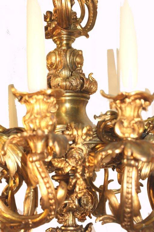  Fine Louis XV Style Gilt-Bronze Twelve-Light Chandelier in the Rocco Taste In Good Condition In Montreal, QC